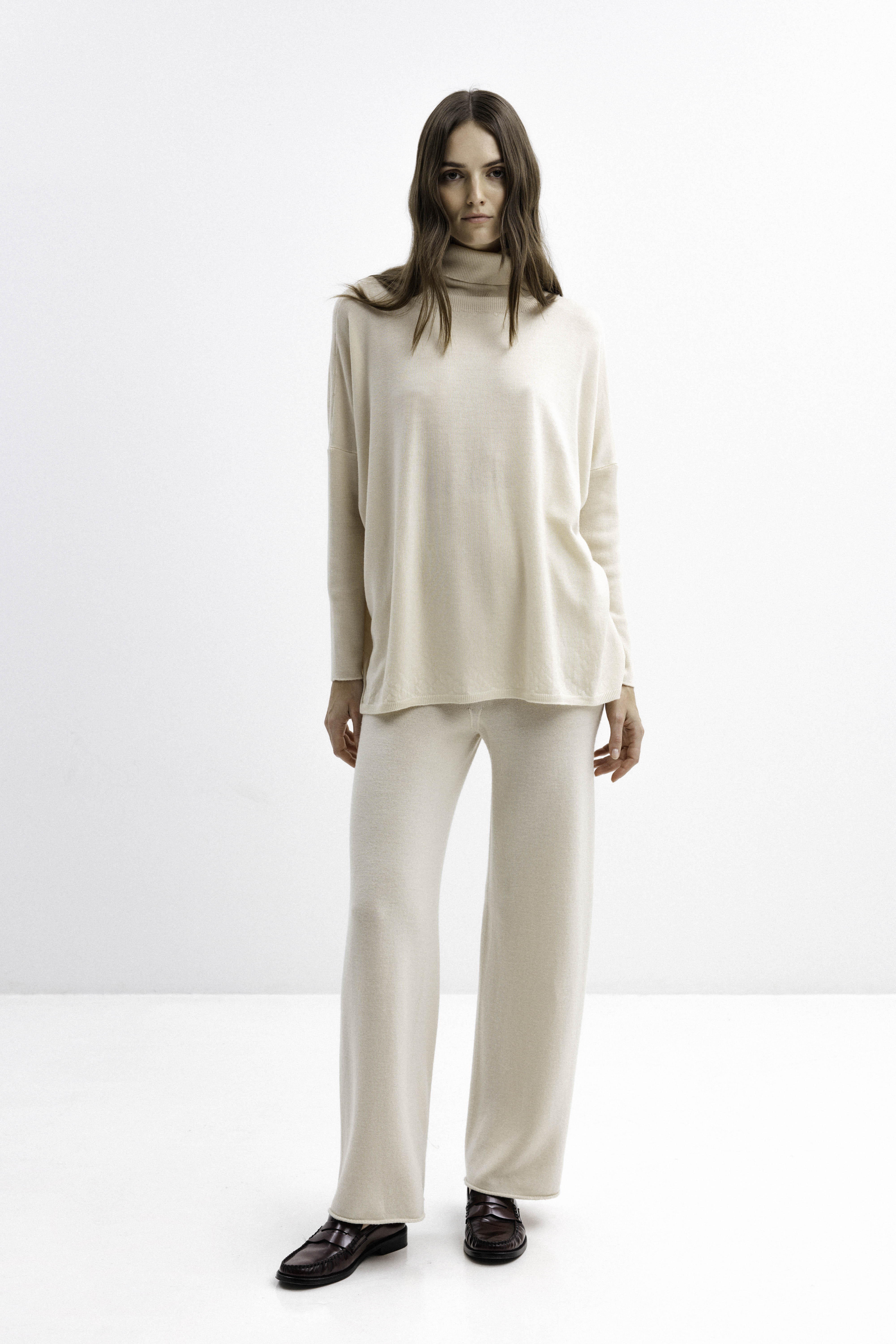 HIGH NECK MERINO WOOL MILK SWEATER