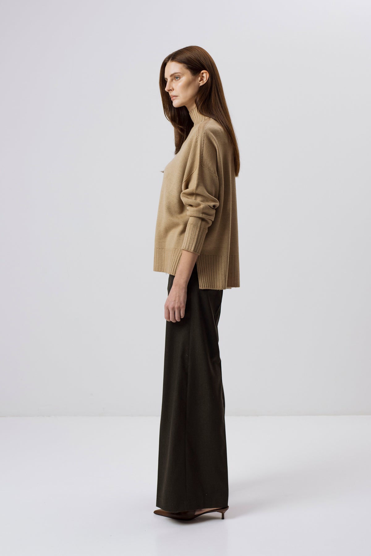CAMEL WOOL OVERSIZED SWEATER
