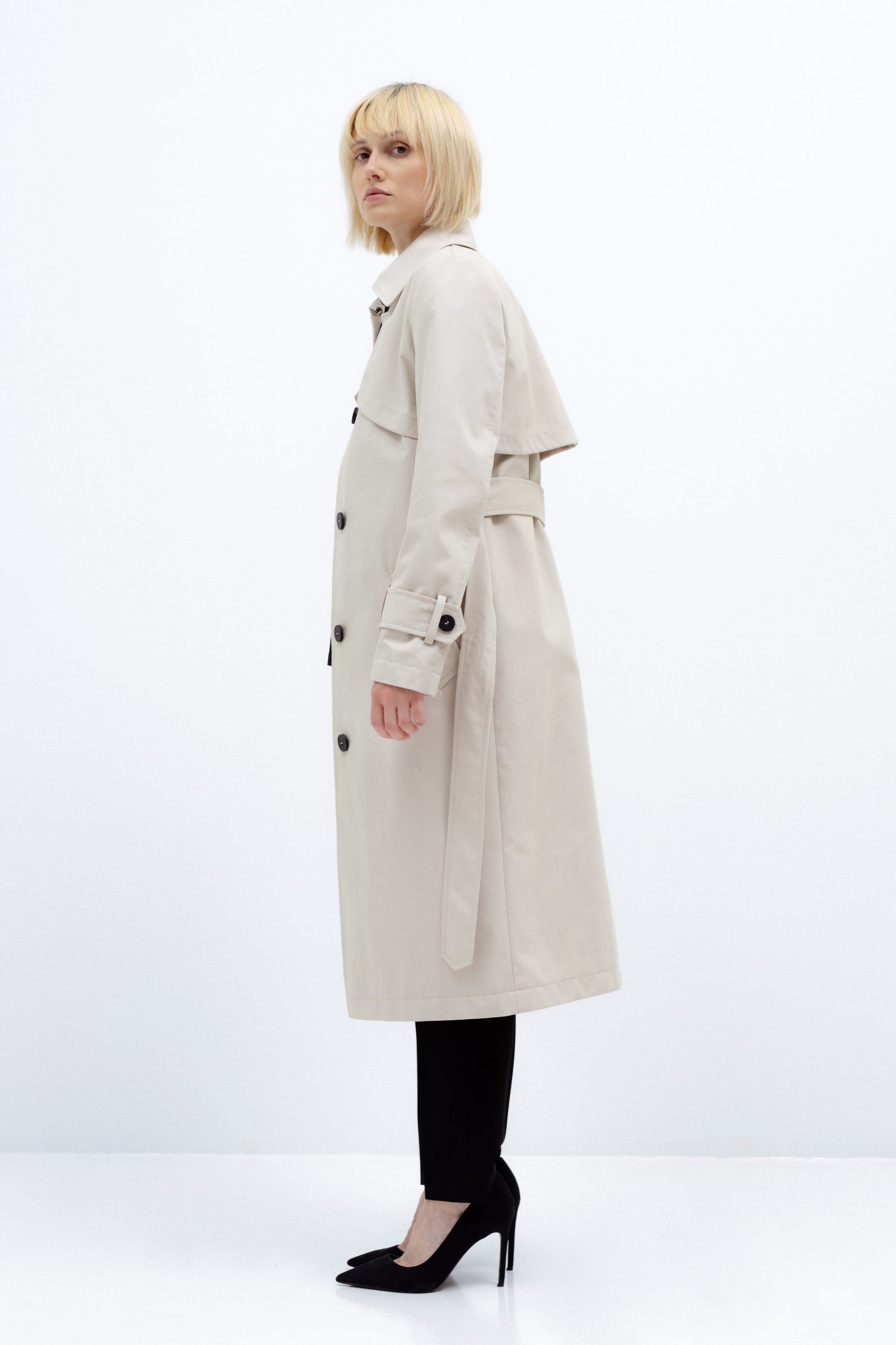 FITTED BEIGE TRENCH COAT