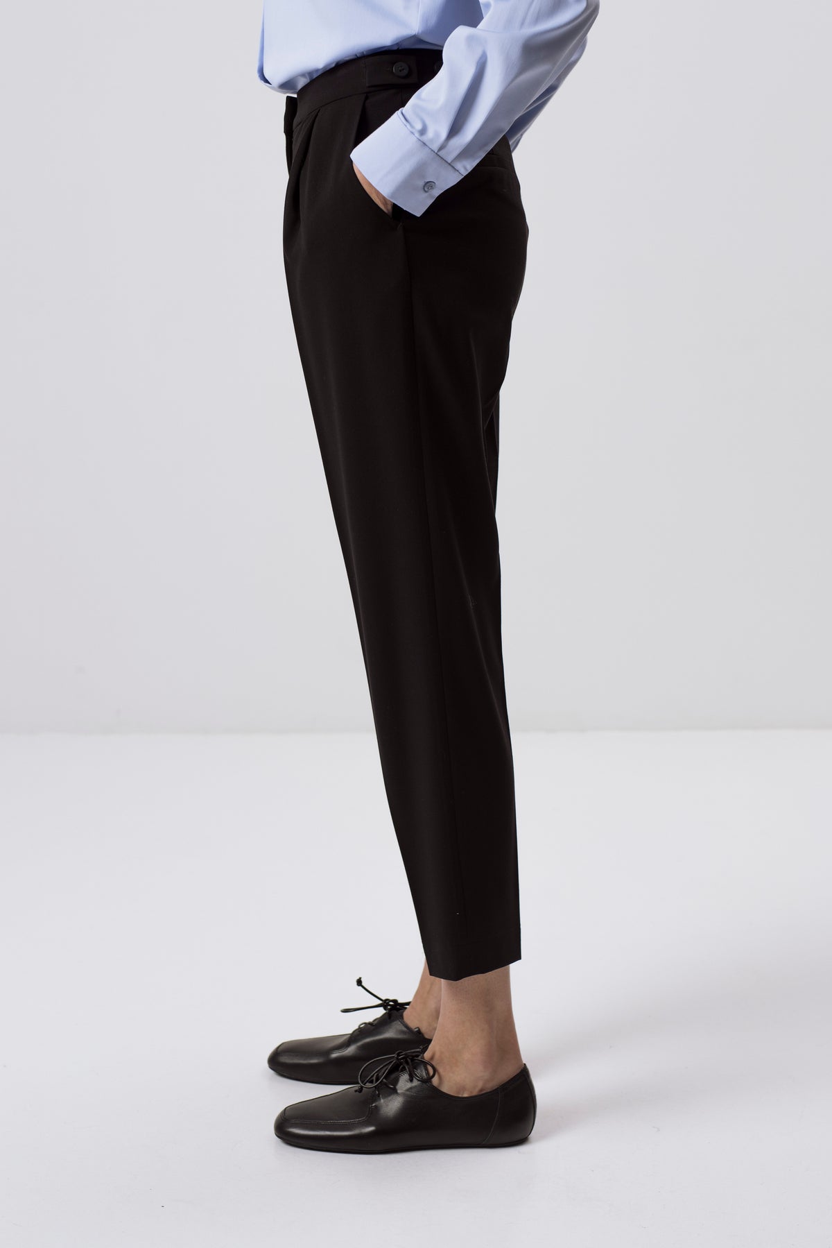 BLACK SLIM-FIT CROPPED TROUSERS