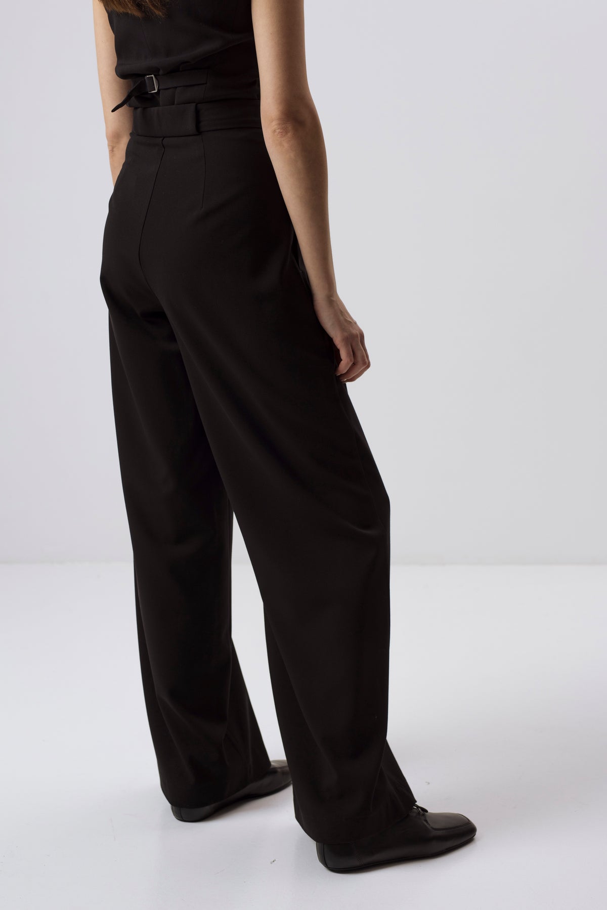 BLACK WIDE-LEG TROUSERS WITH PLEATS