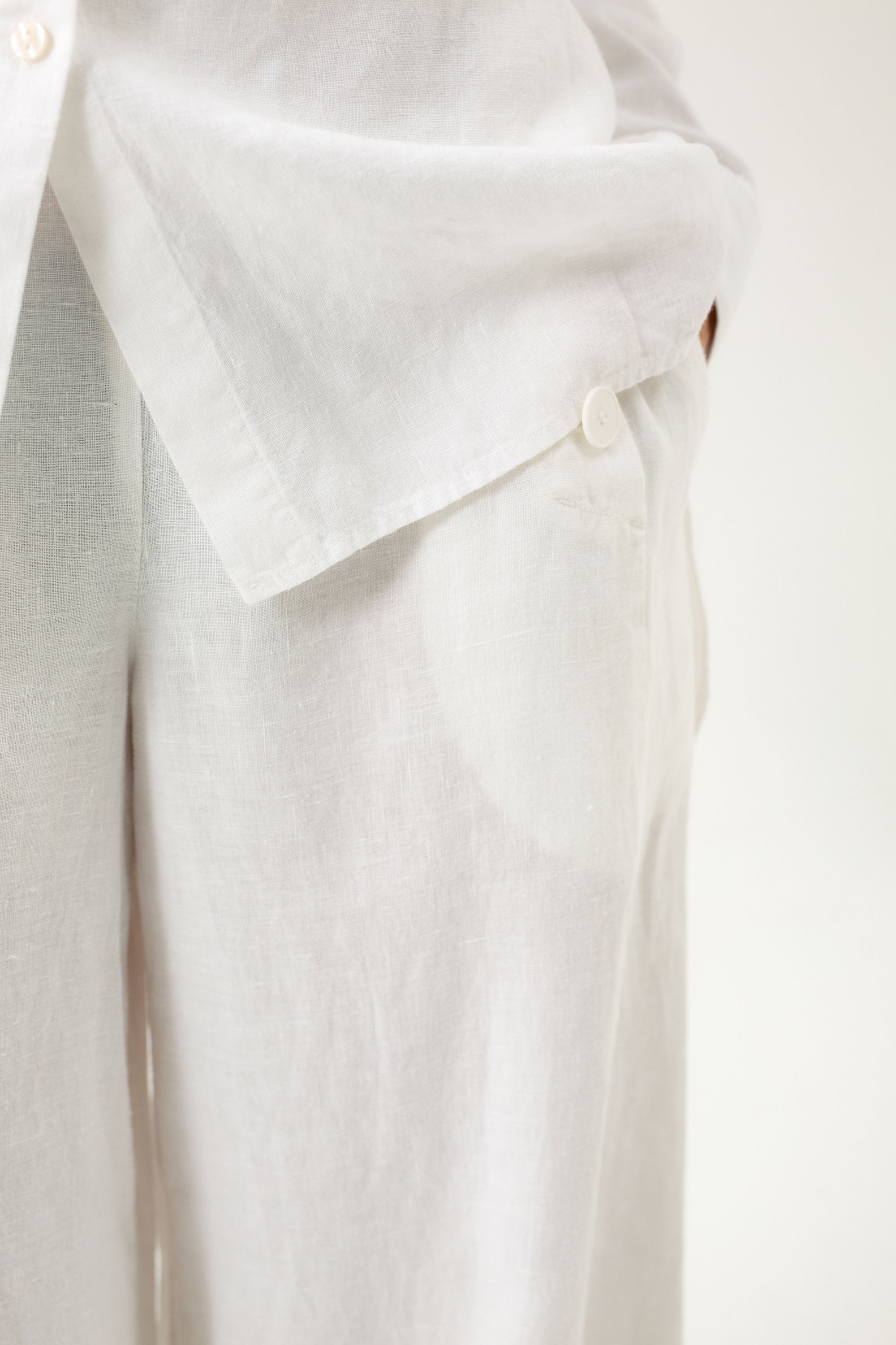 PLAČIOS LININĖS BALTOS KELNĖS