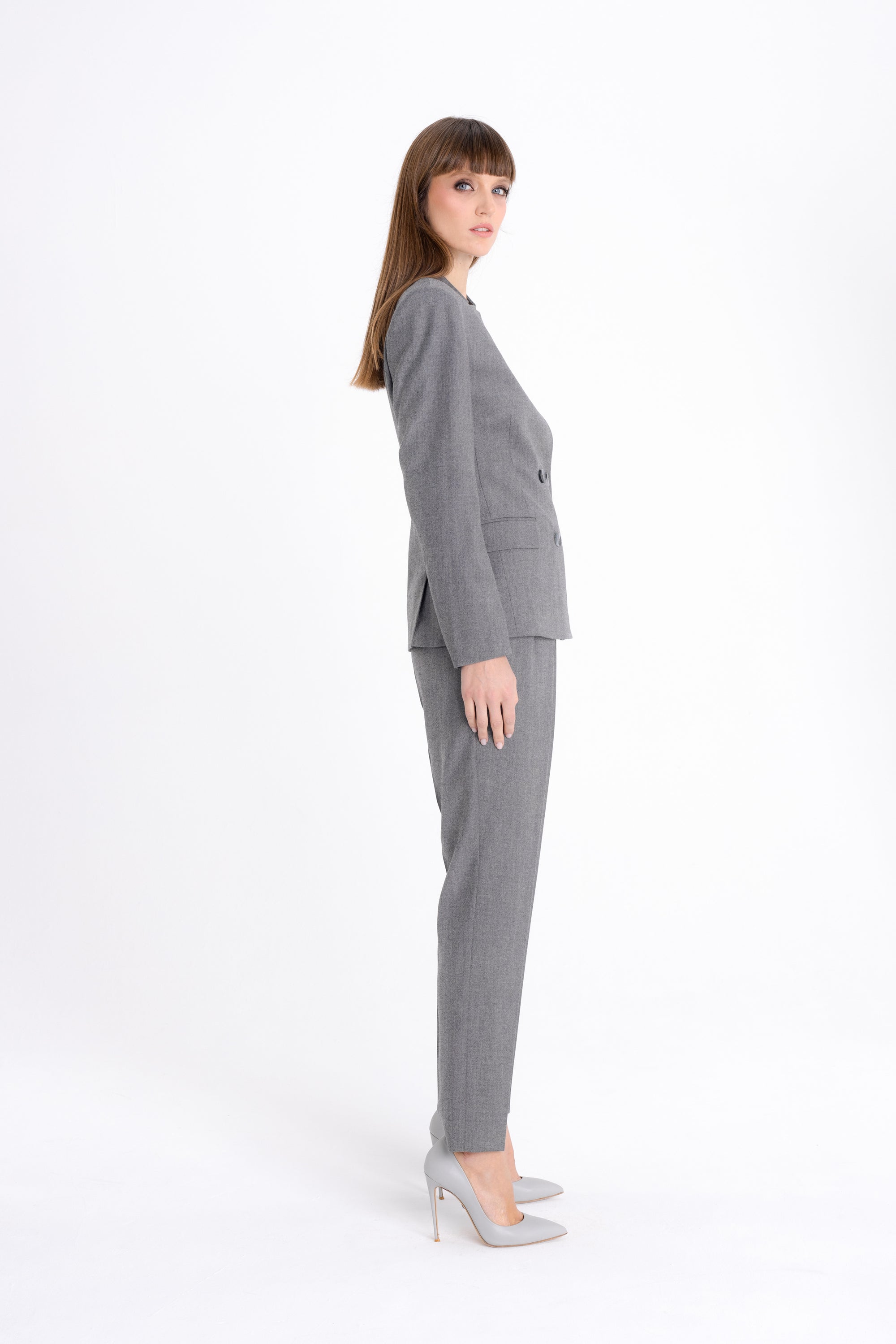 SIAURĖJANČIOS ŠVIESIAI PILKOS KELNĖS