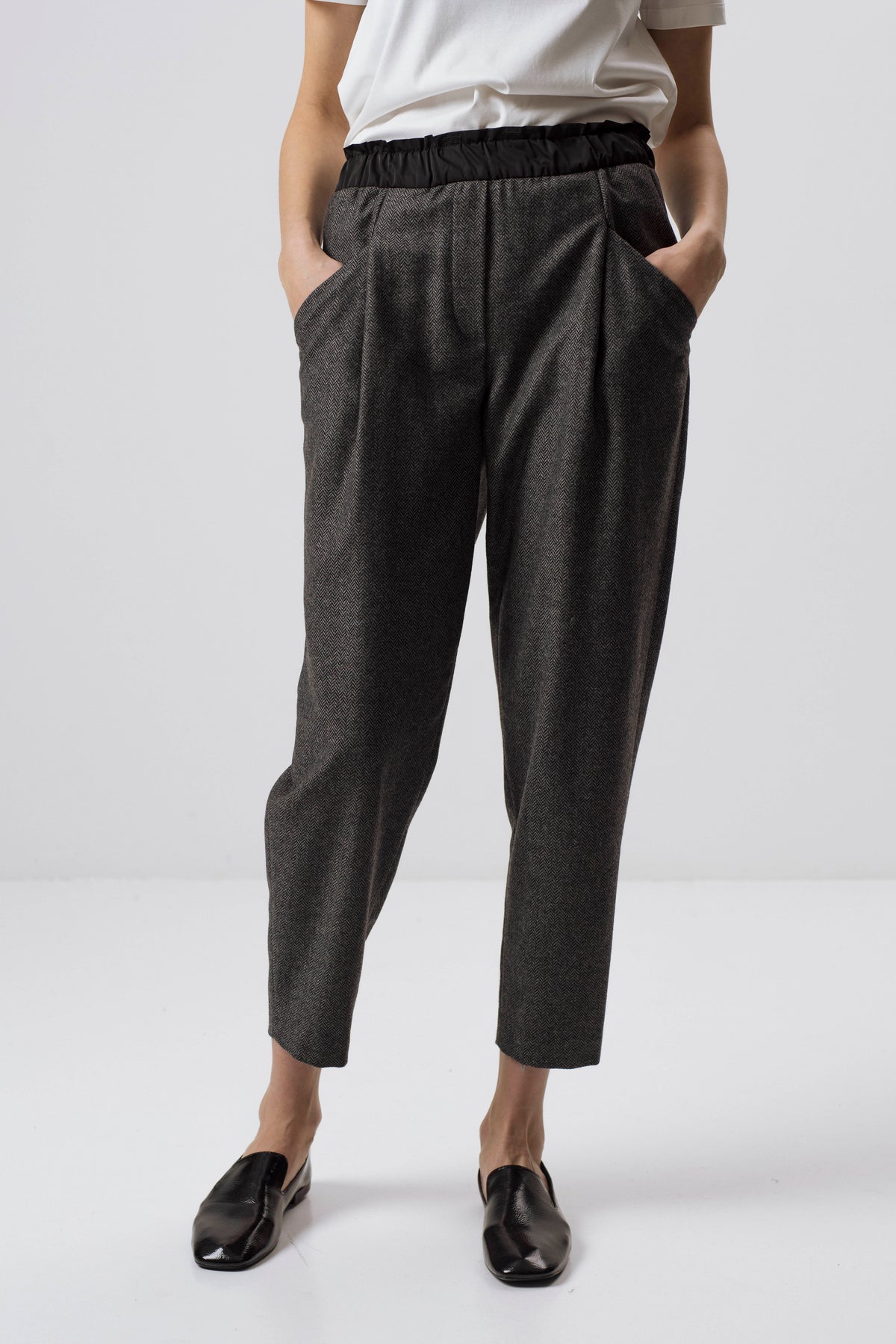 GREY CROPPED WOOL-BLEND TROUSERS WITH ELASTICATED WAISTBAND