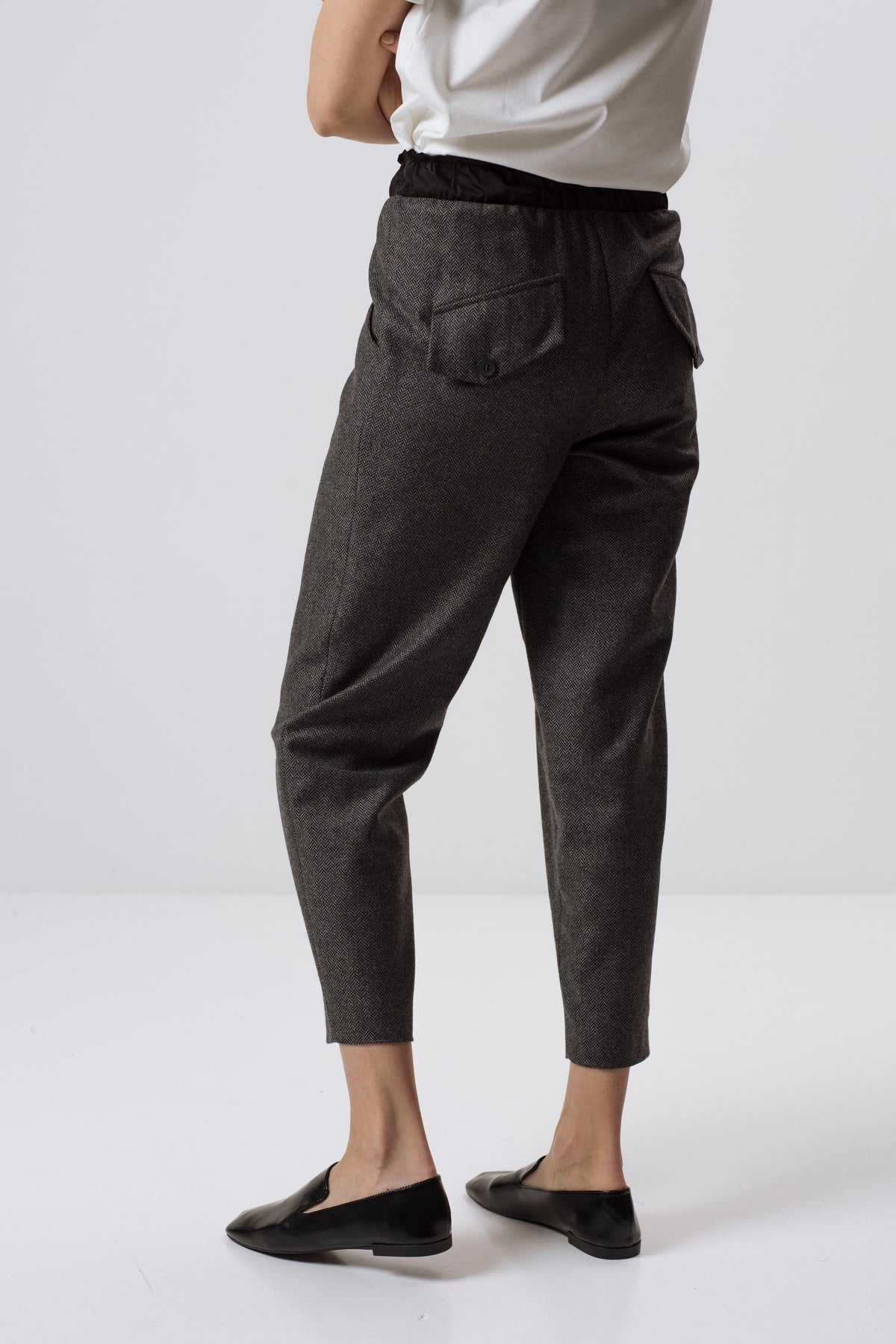 GREY CROPPED WOOL-BLEND TROUSERS WITH ELASTICATED WAISTBAND