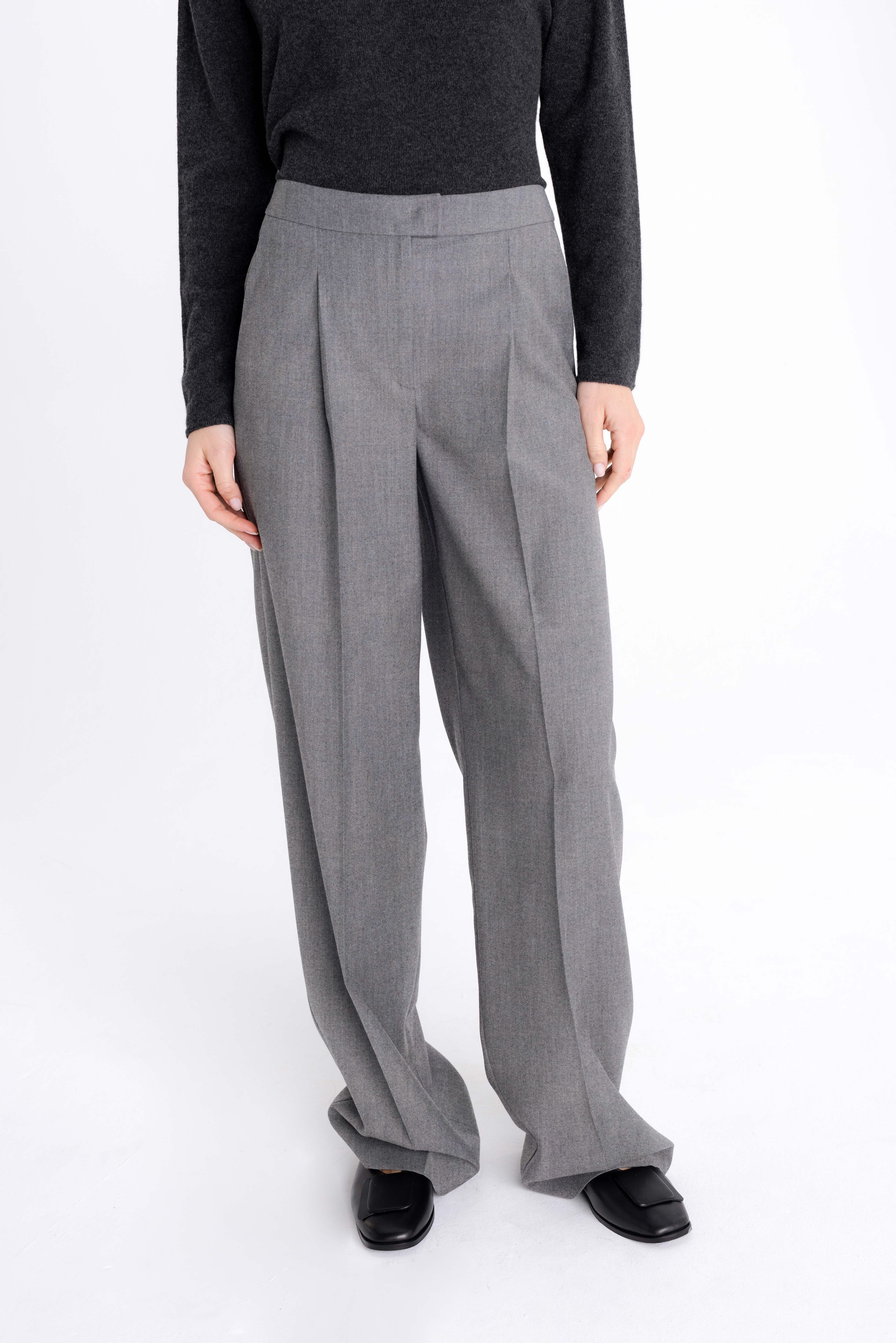 WIDE-LEG LIGHT GREY TROUSERS