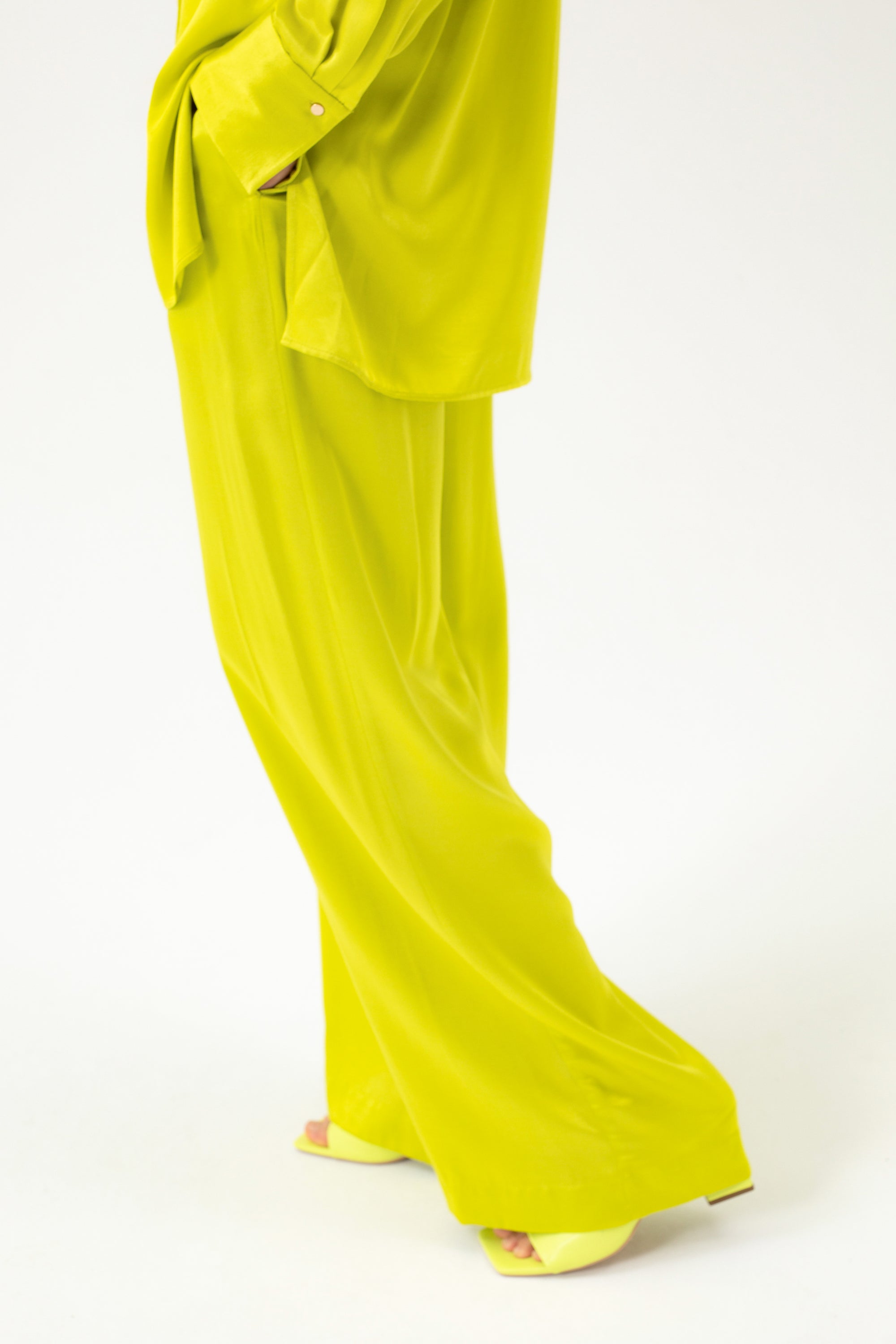 WIDE-LEG TROUSERS IN LIME