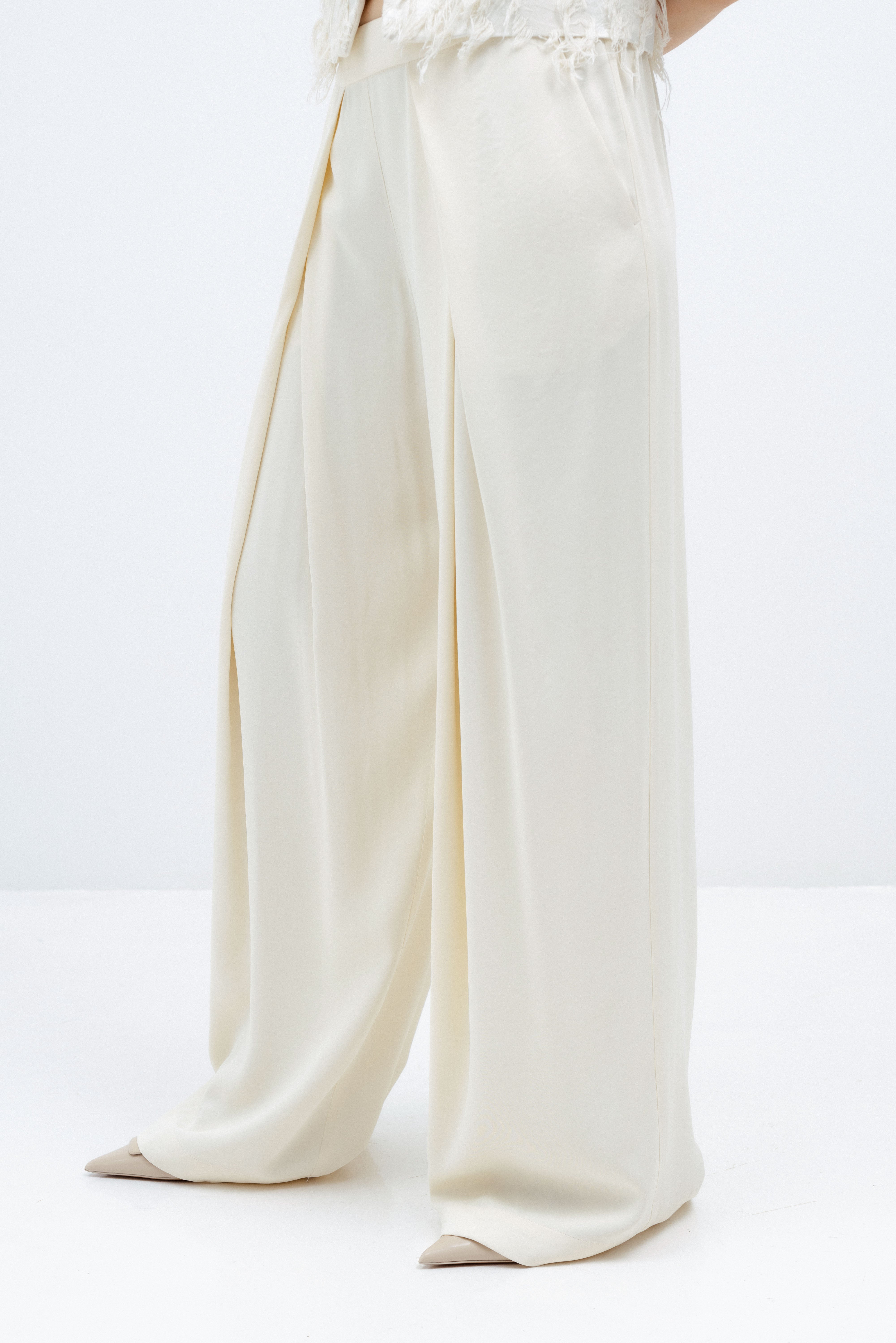 MILK-SHADE WIDE LEG TROUSERS WITH PLEATS