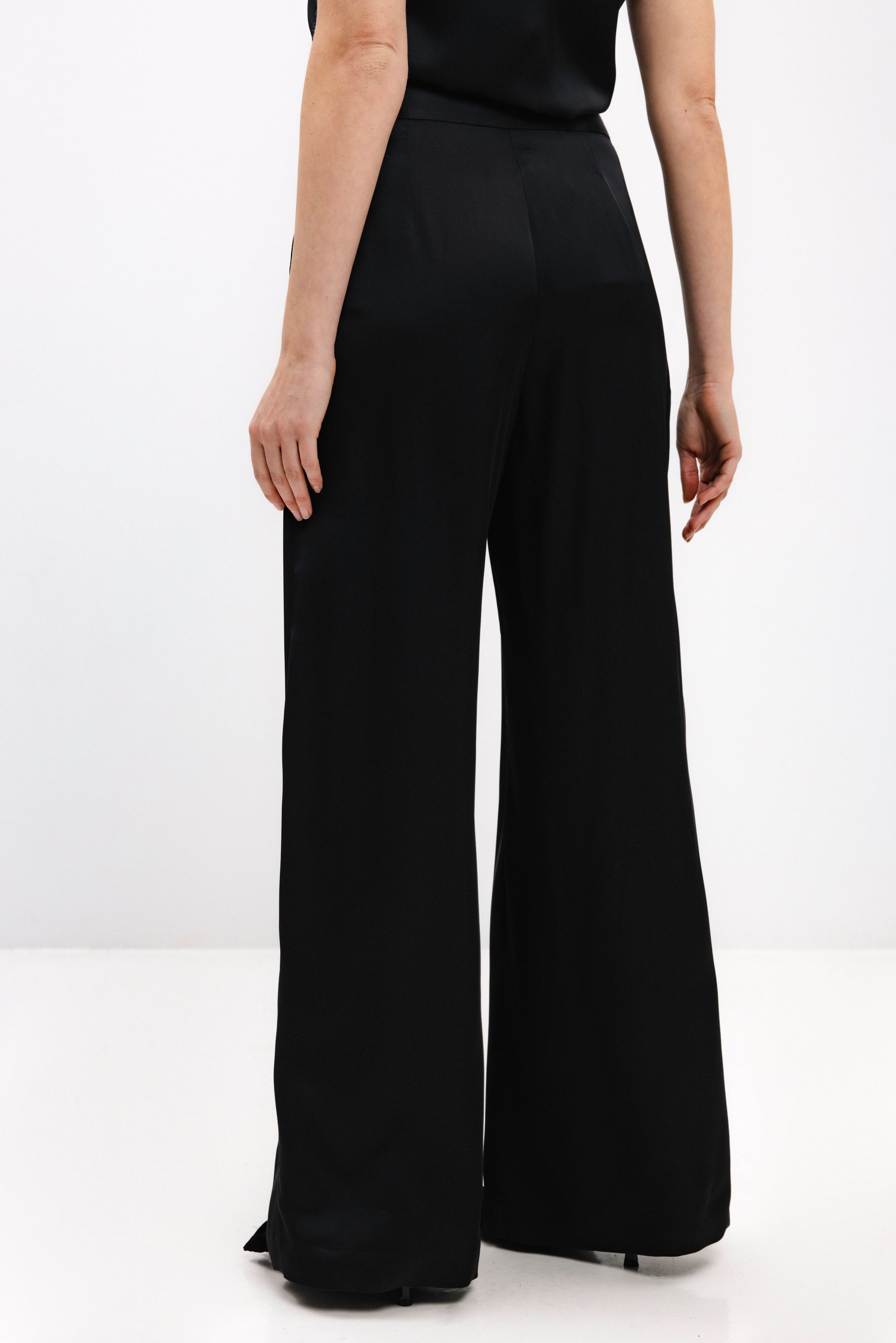 BLACK WIDE-LEG TROUSERS WITH DEEP PLEATS