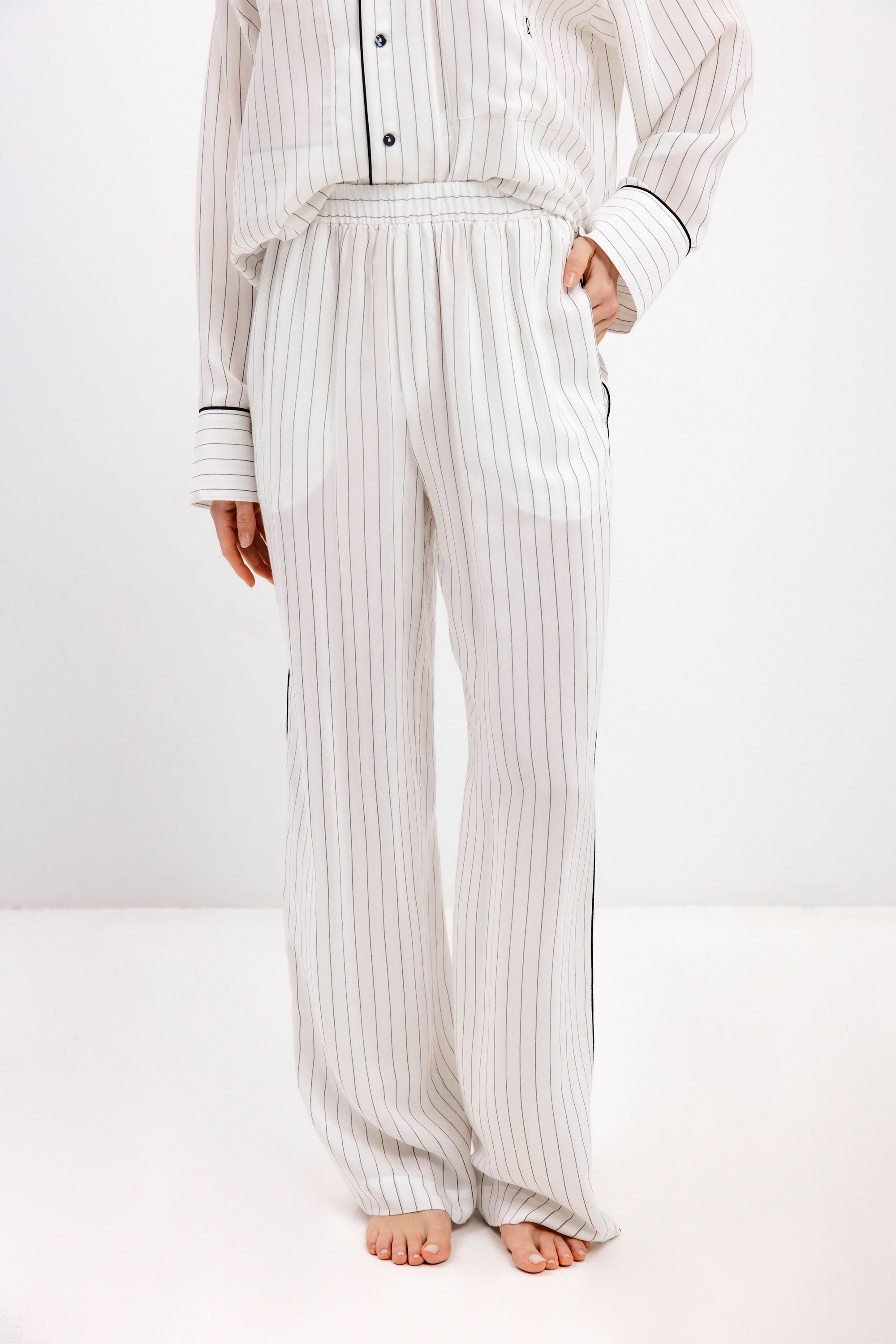 PYJAMA PANTS IN BLACK STRIPES - UNISEX