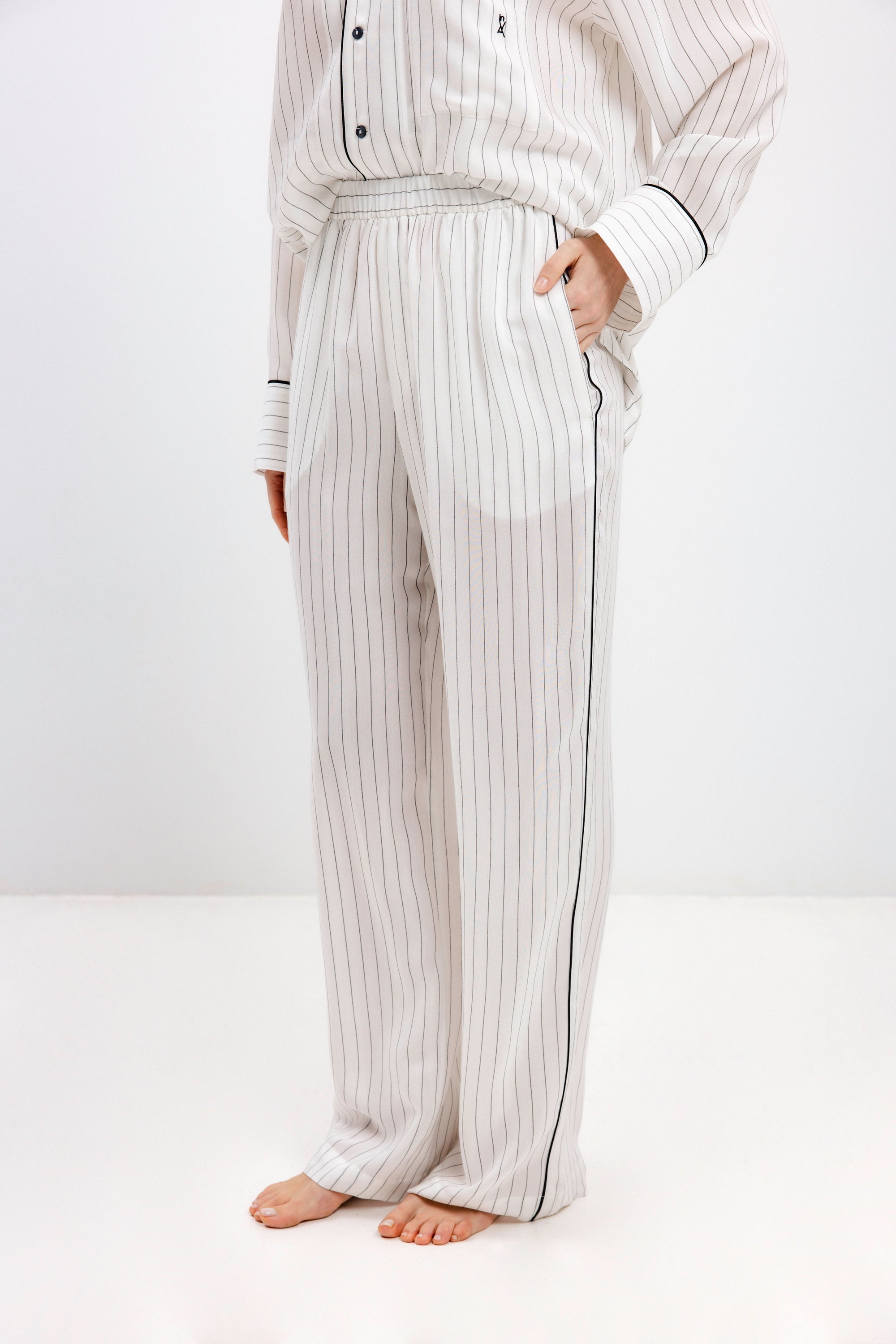 PYJAMA PANTS IN BLACK STRIPES - UNISEX