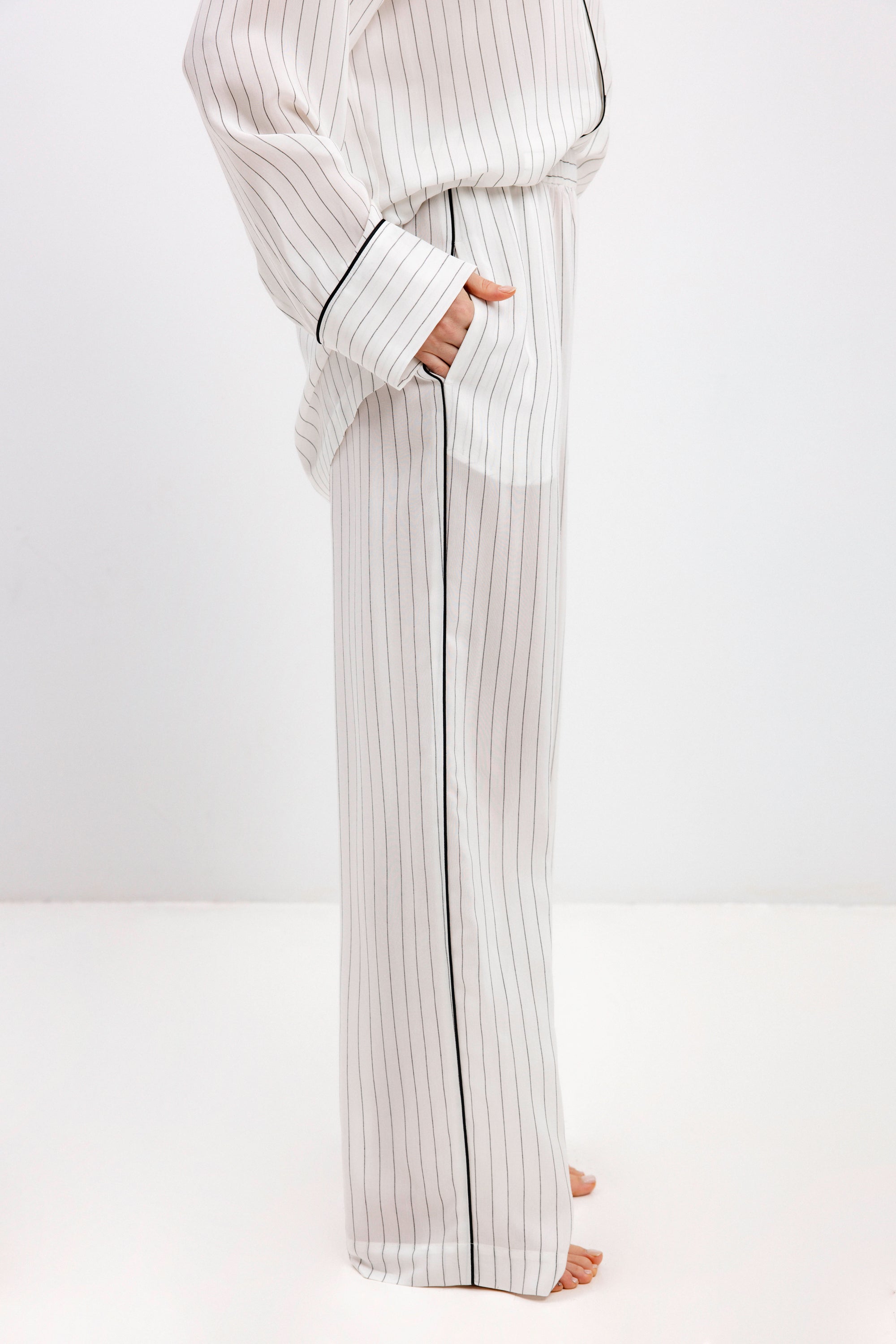 PYJAMA PANTS IN BLACK STRIPES - UNISEX