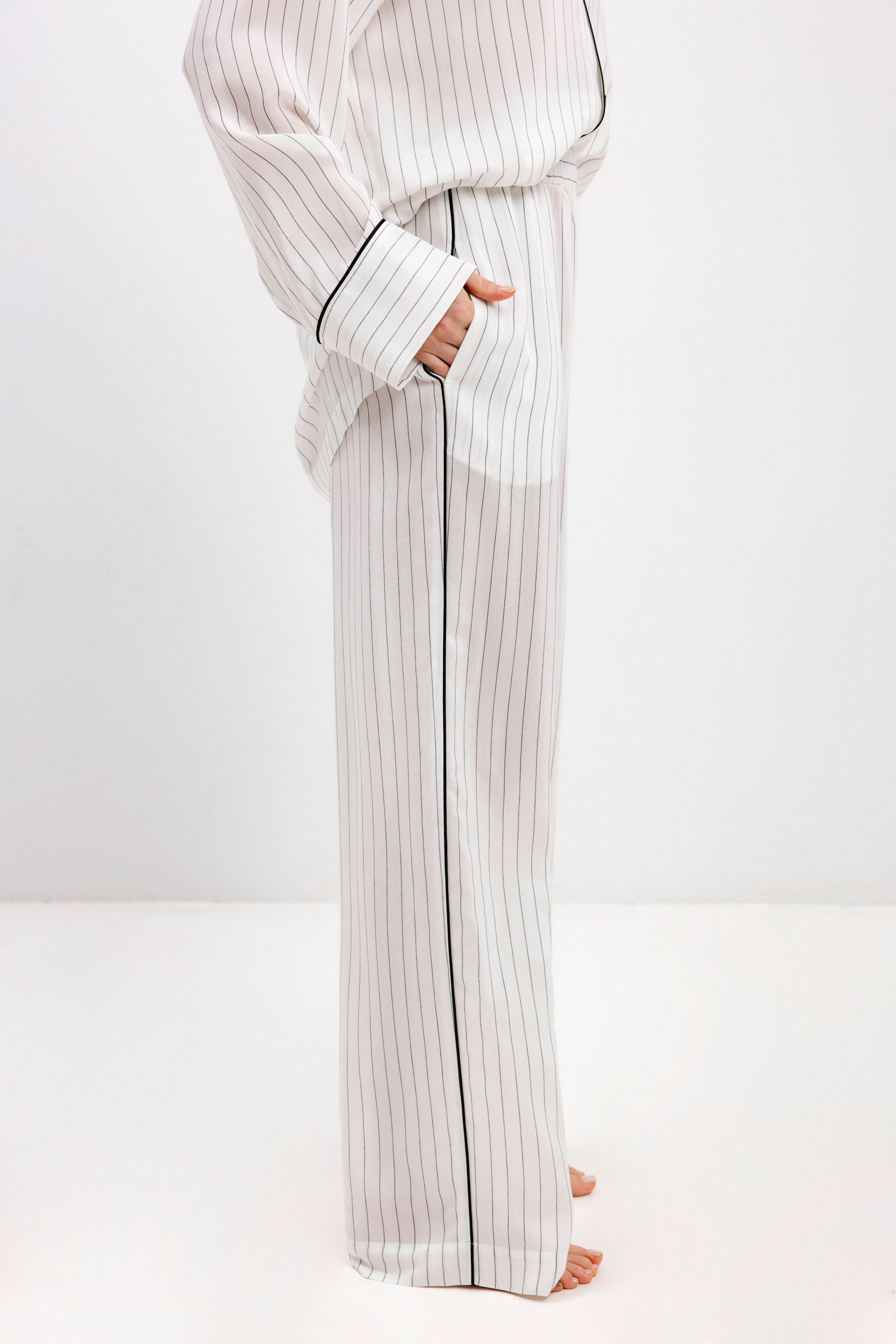 PYJAMA PANTS IN BLACK STRIPES - UNISEX