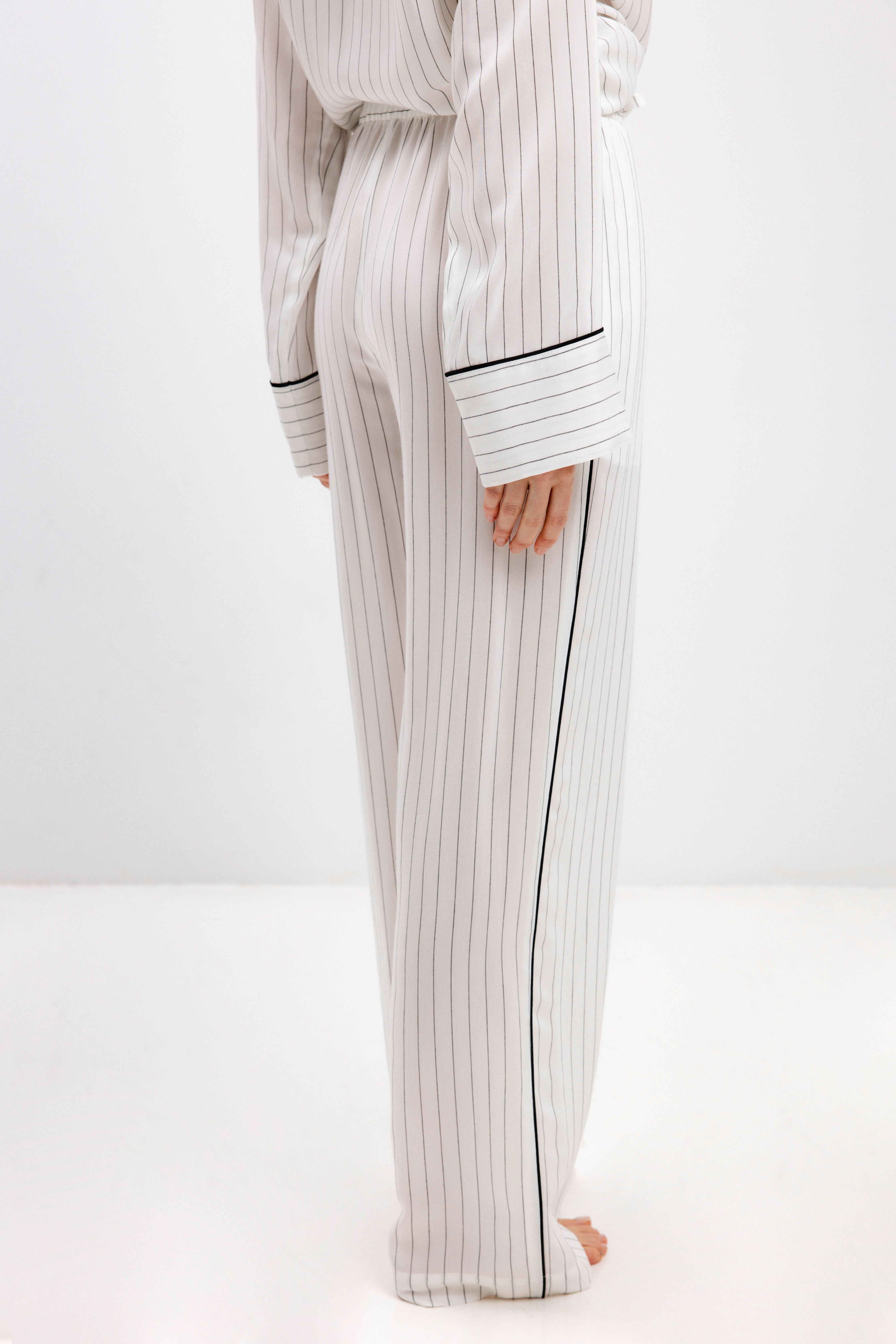 PYJAMA PANTS IN BLACK STRIPES - UNISEX