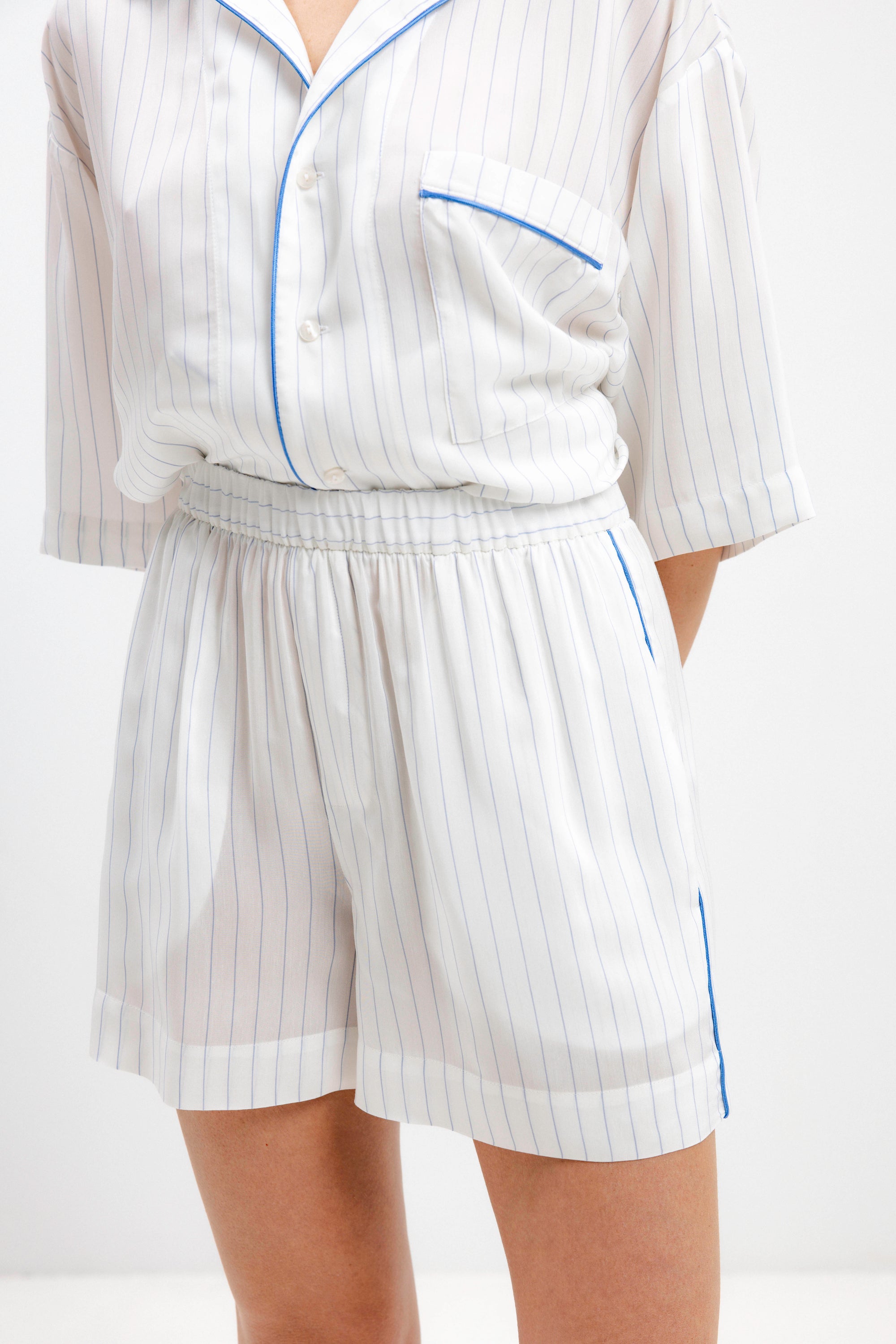 PYJAMA SHORTS IN BLUE STRIPES - UNISEX