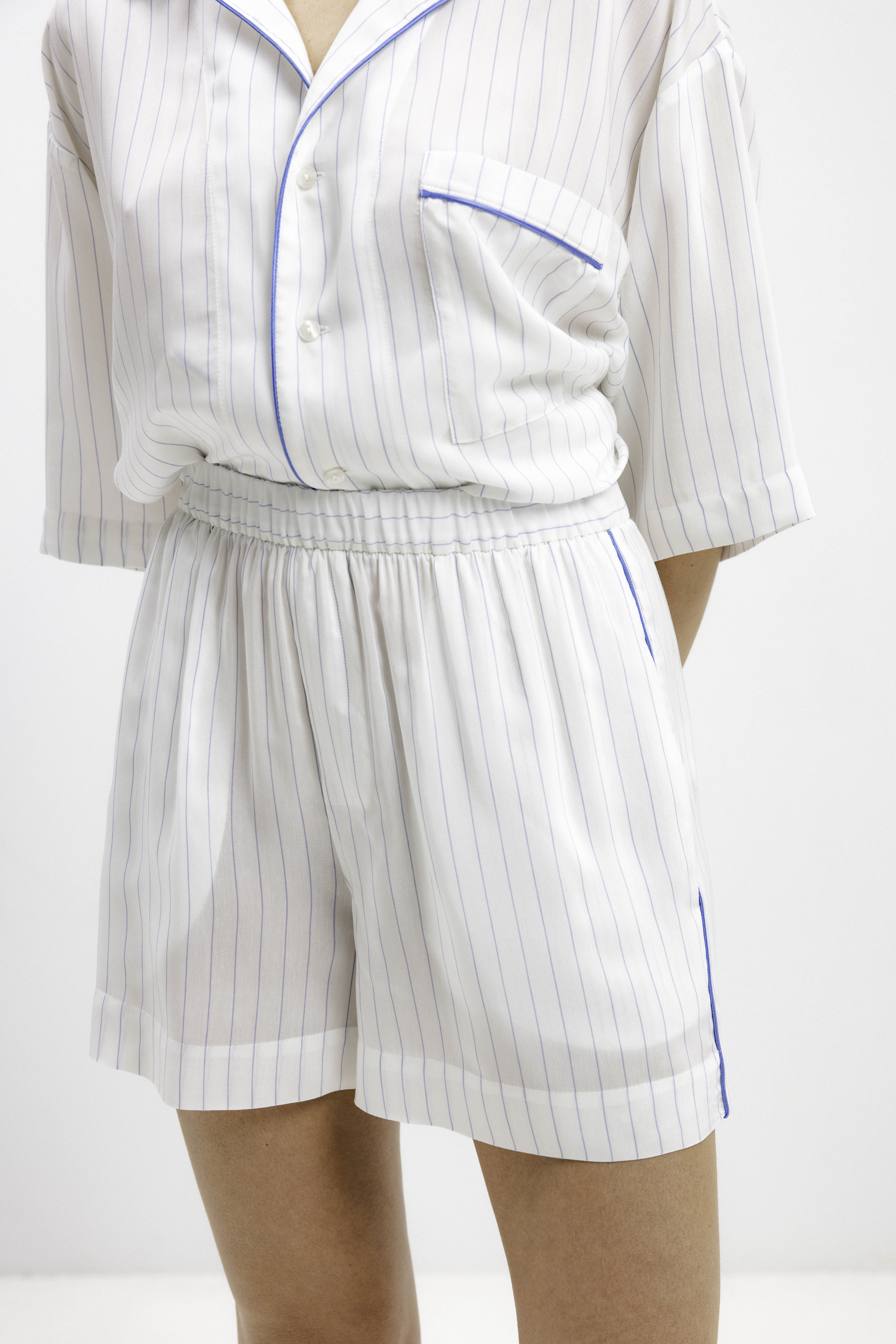 PYJAMA SHORTS IN BLUE STRIPES - UNISEX