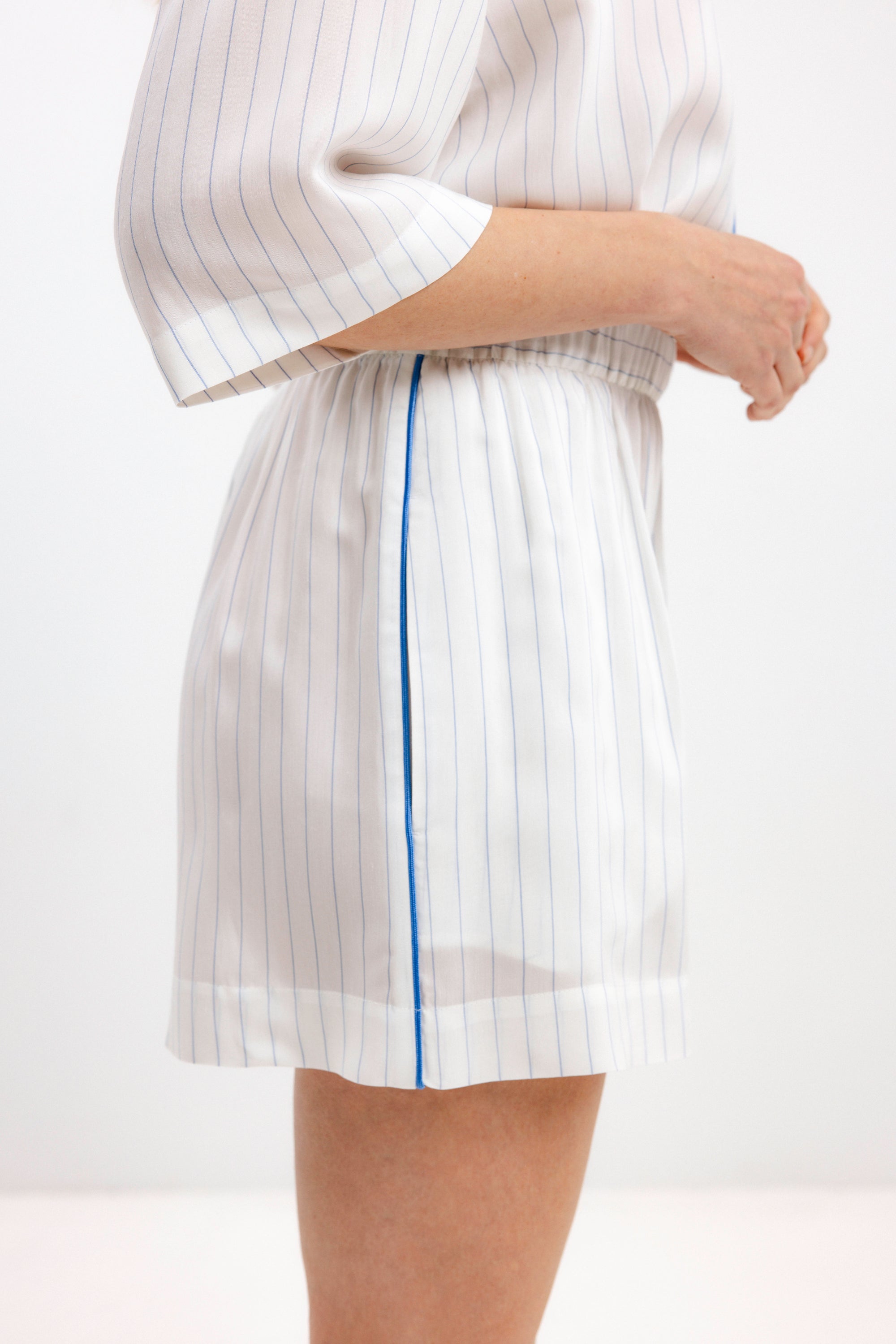 PYJAMA SHORTS IN BLUE STRIPES - UNISEX
