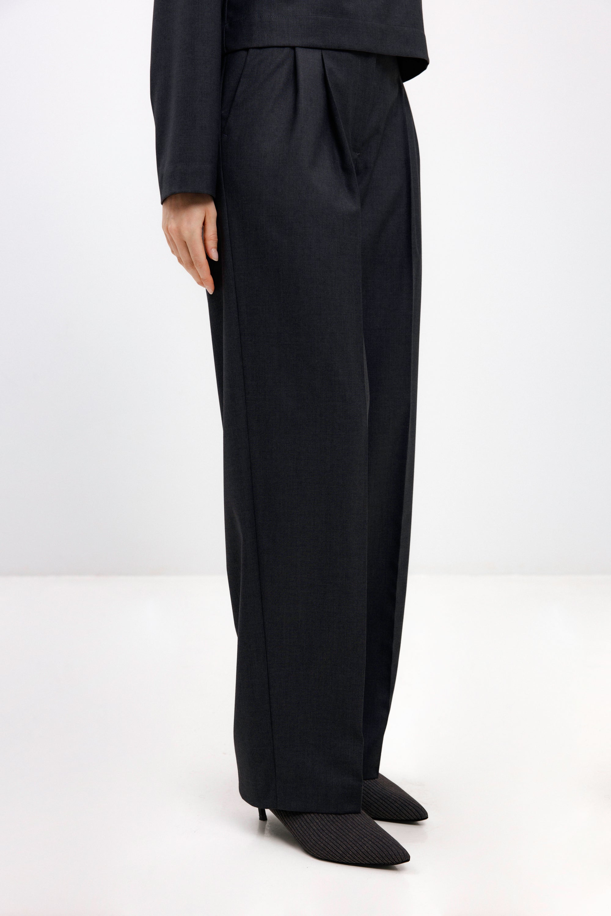 STRAIGHT-CUT DOUBLE-PLEAT BLACK NAVY TROUSERS