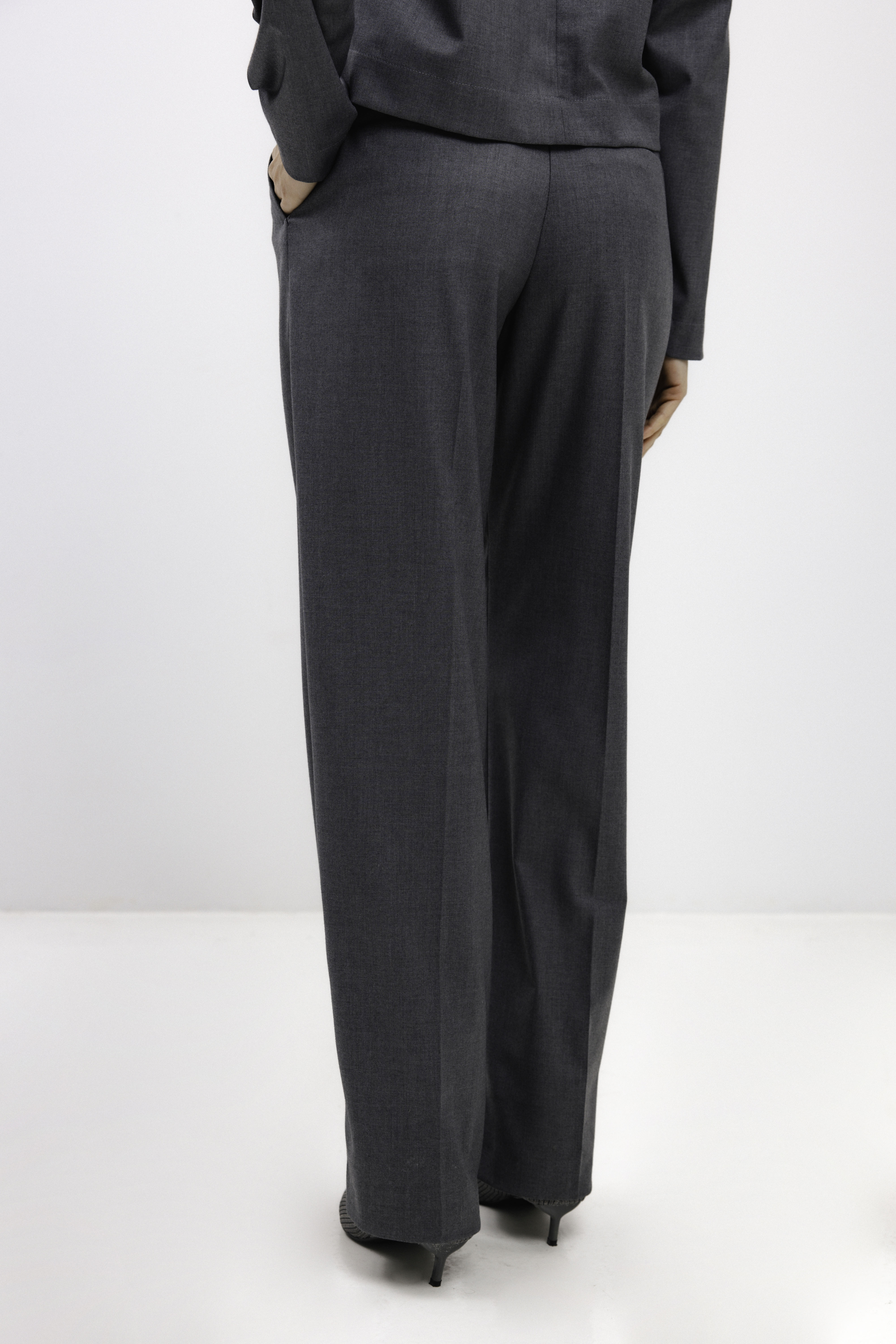 STRAIGHT-CUT DOUBLE-PLEAT GREY TROUSERS