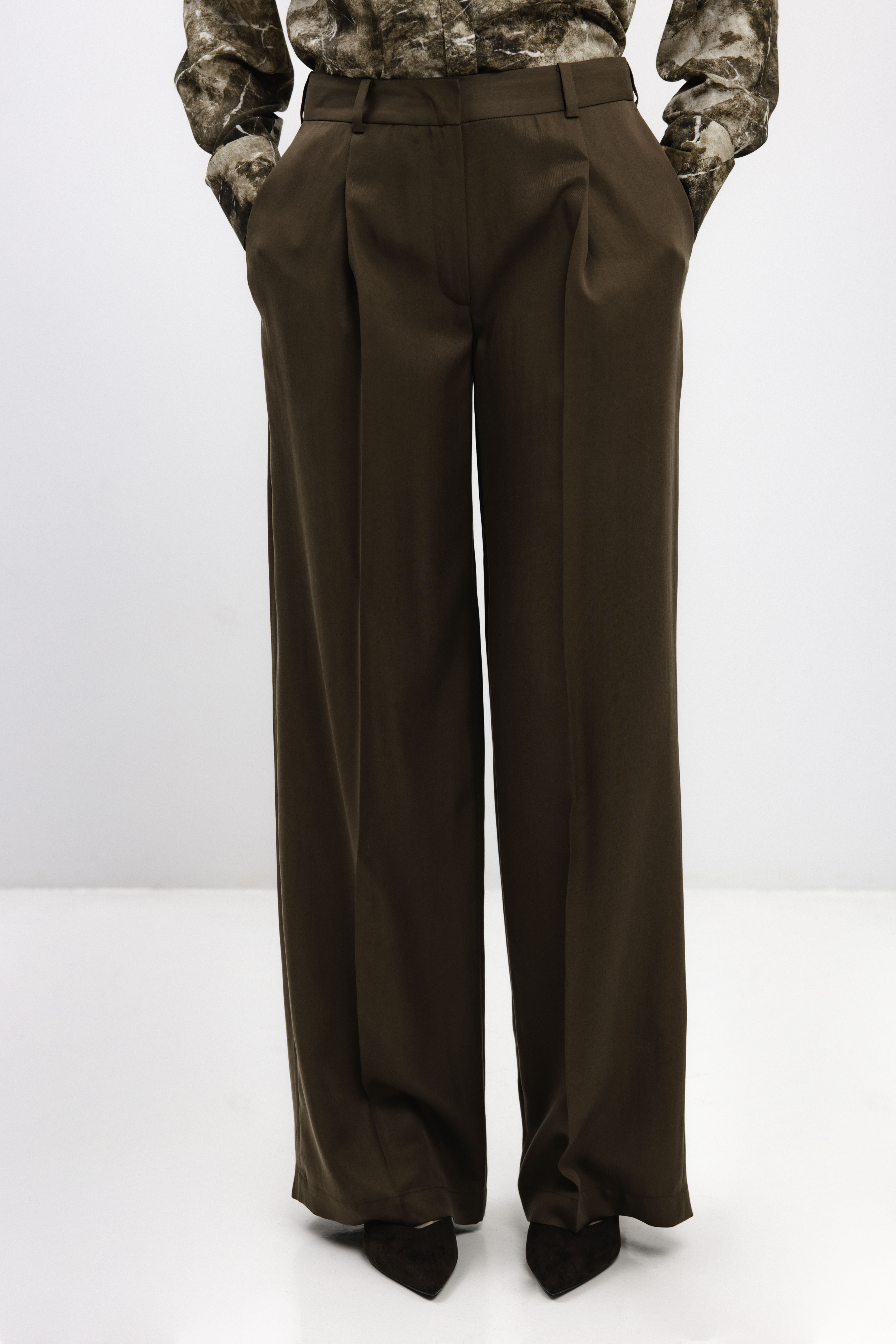 WIDE-LEG TROUSERS IN NUT BROWN – InAvati