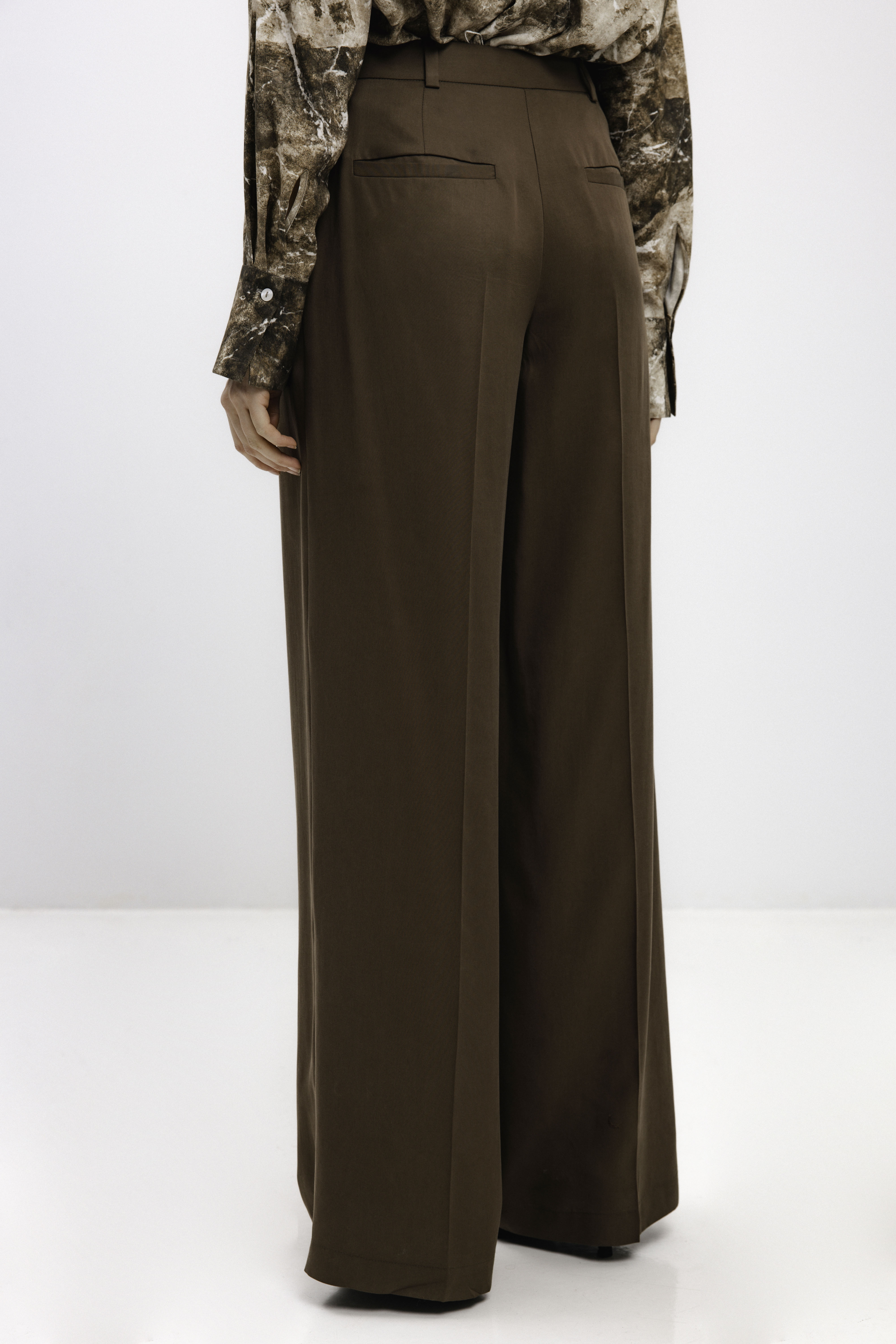 WIDE-LEG TROUSERS IN NUT BROWN