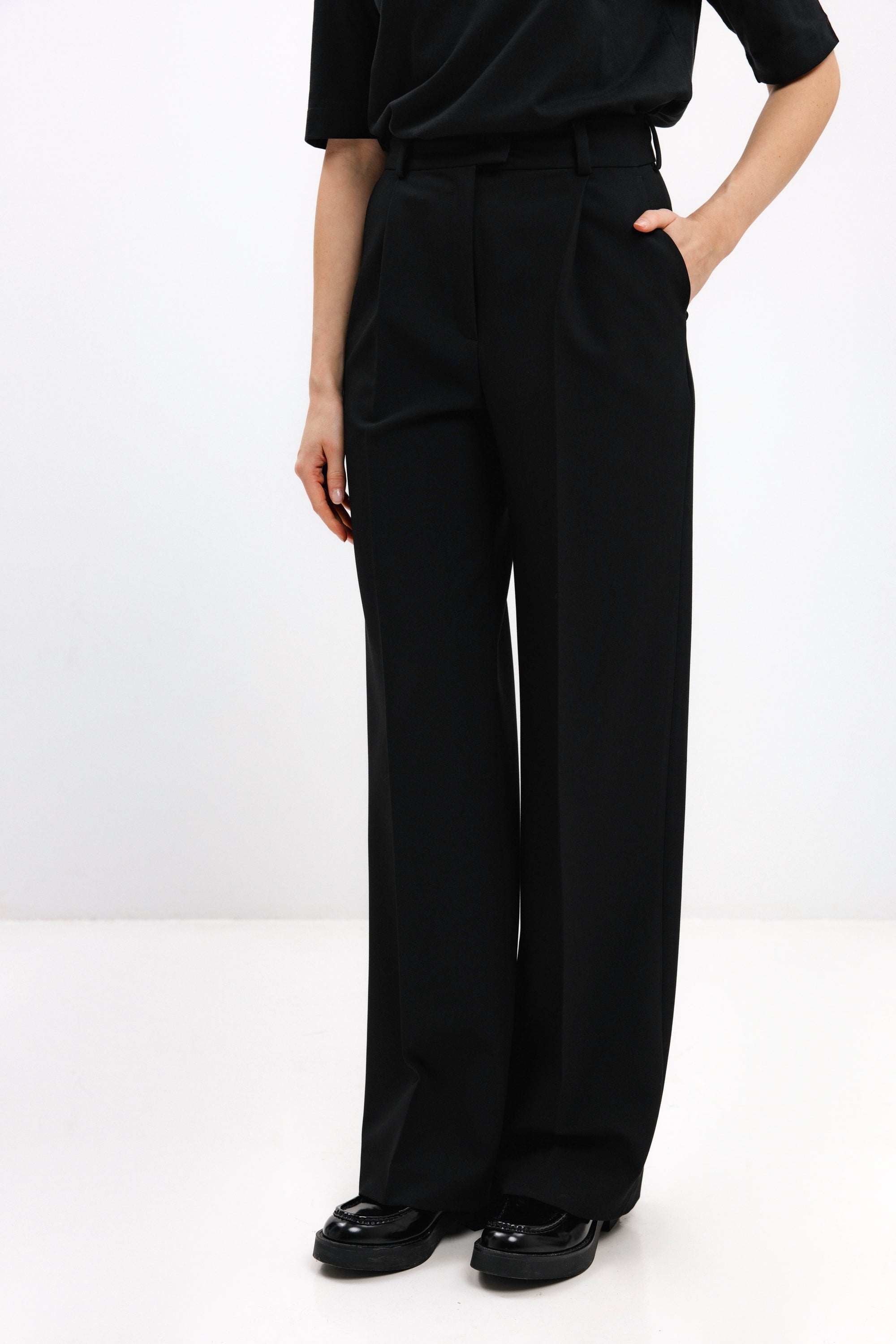 BLACK STRAIGHT-LEG TROUSERS