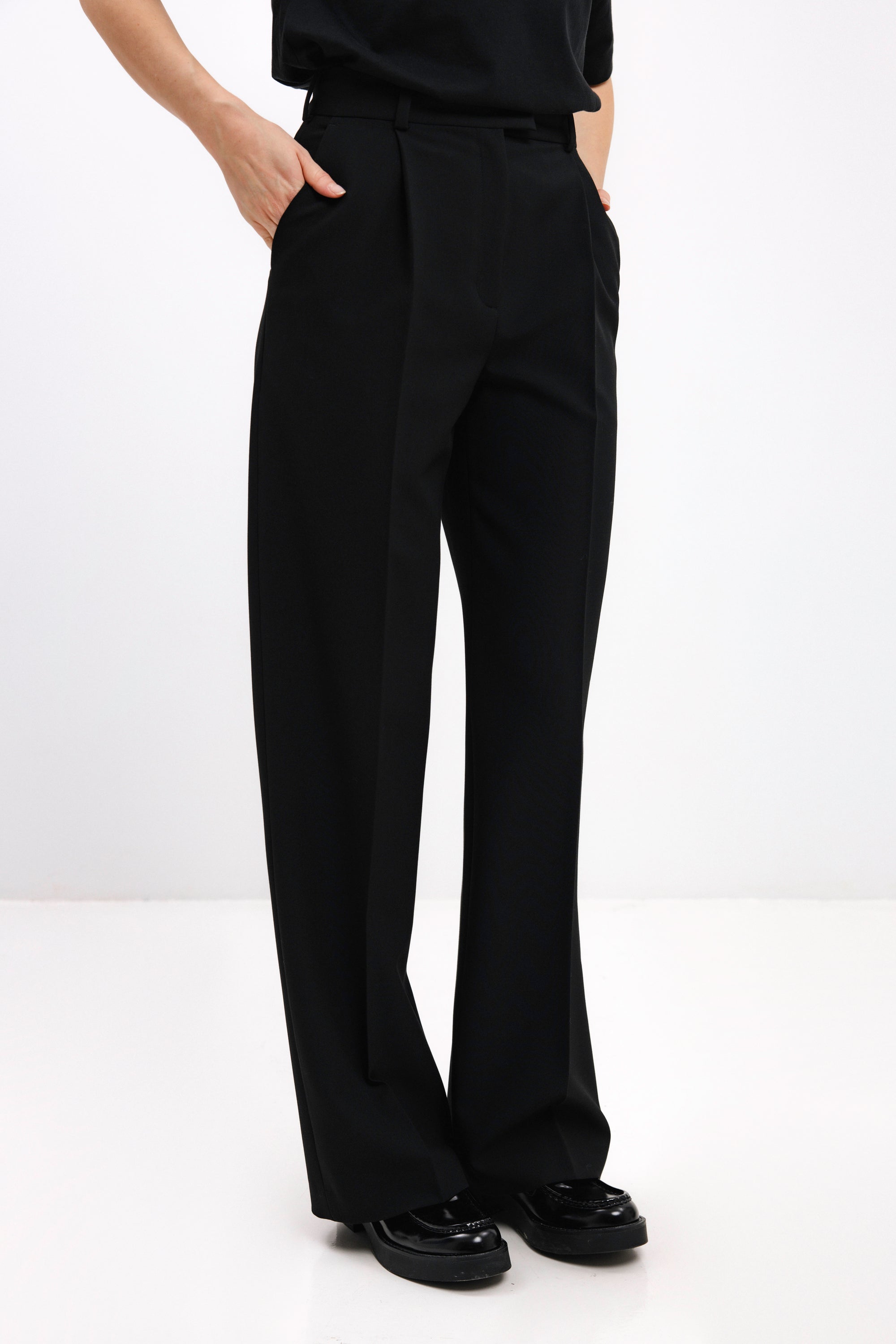 BLACK STRAIGHT-LEG TROUSERS