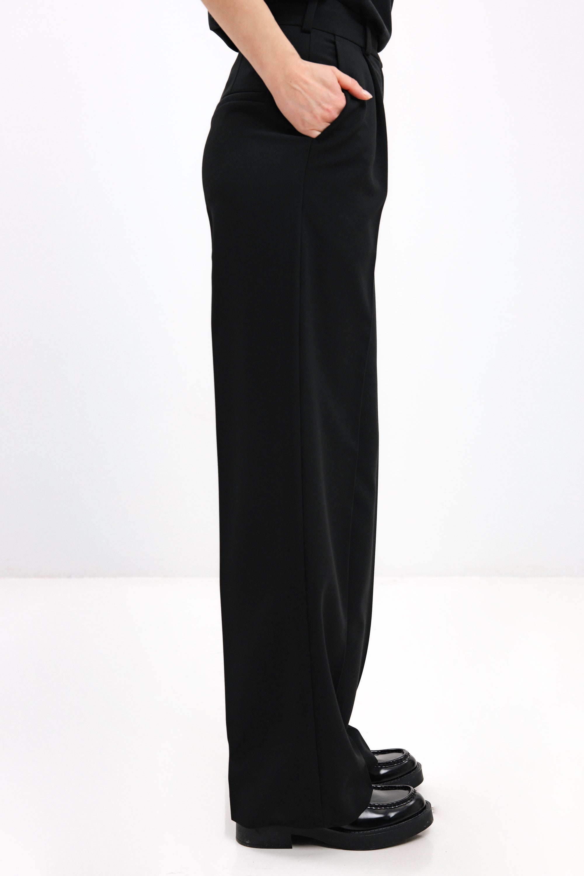 BLACK STRAIGHT-LEG TROUSERS