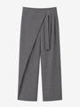 GRAUE HOSE MIT GERADEM SCHNITT UND WRAP-DETAIL