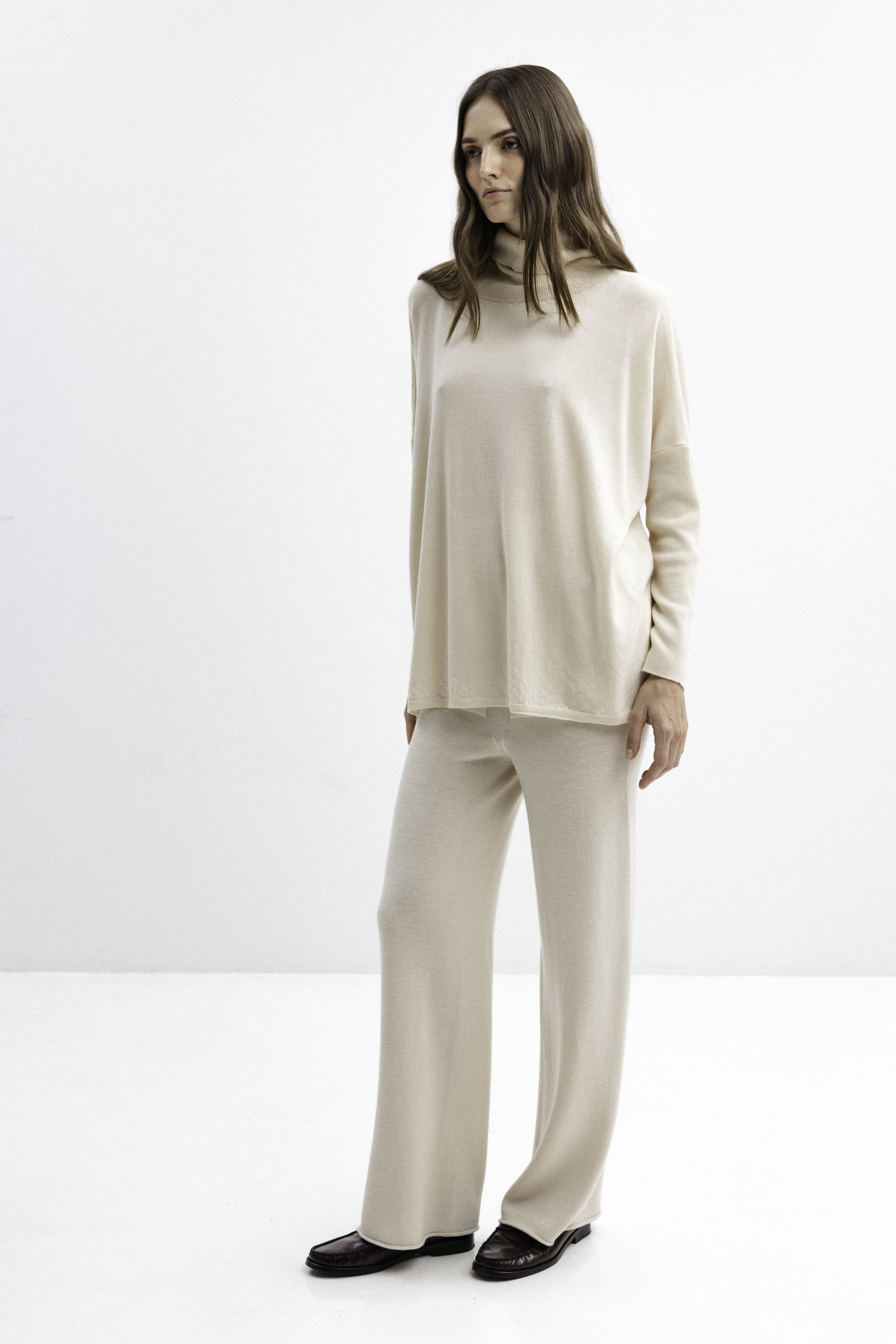 MILK KNITTED MERINO WOOL PANTS – InAvati