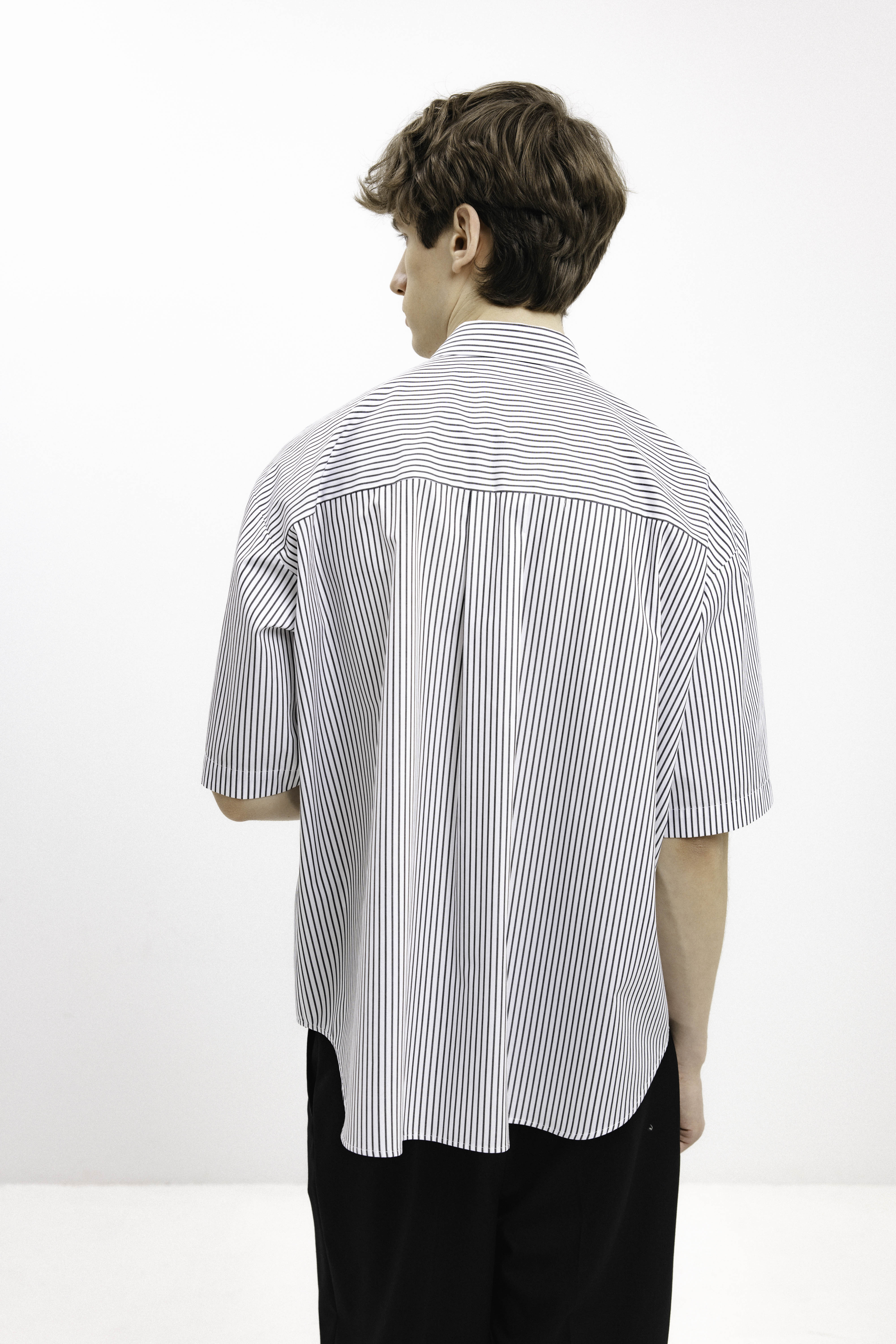 UNISEX SHORT-SLEEVE STRIPED SHIRT
