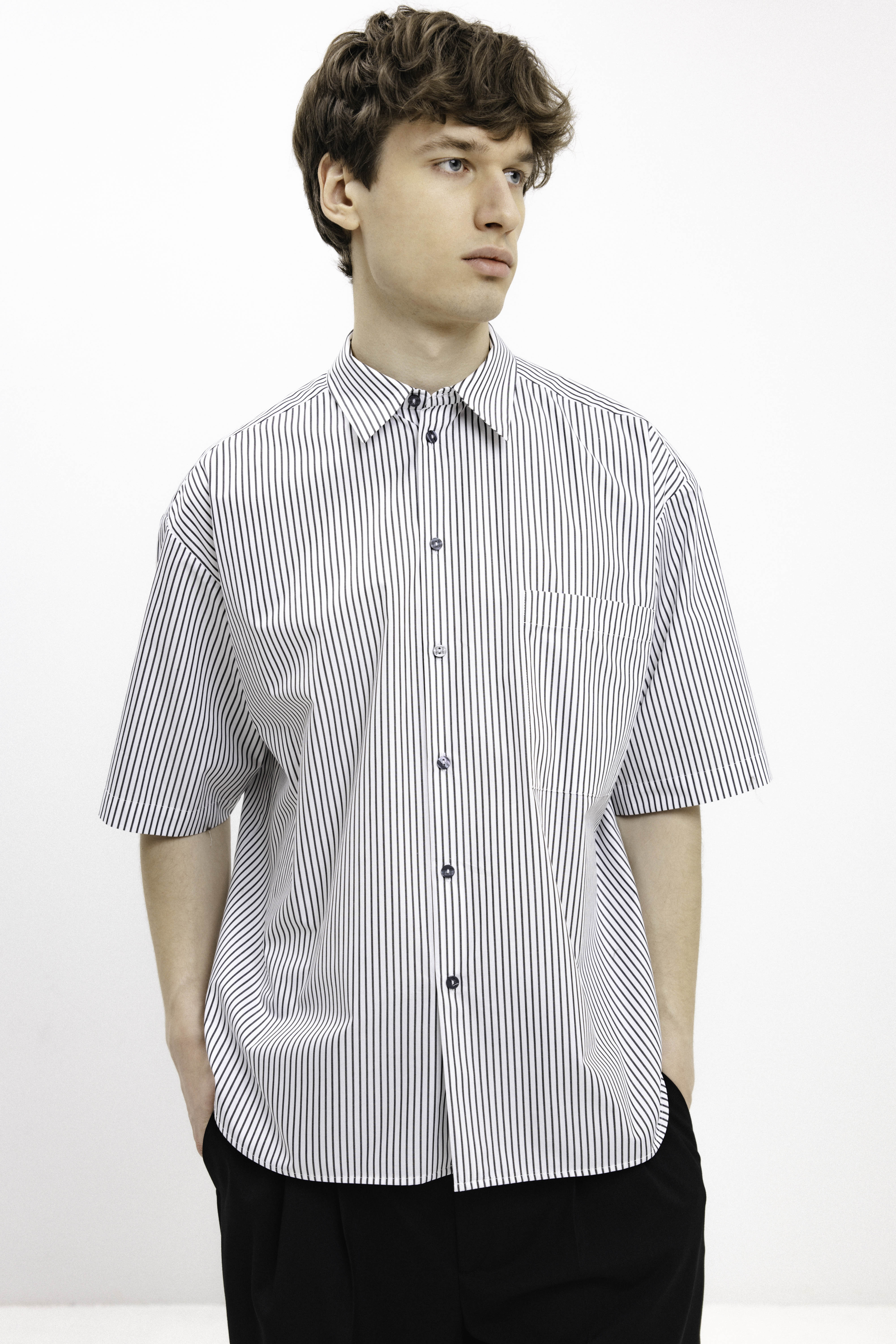 UNISEX SHORT-SLEEVE STRIPED SHIRT