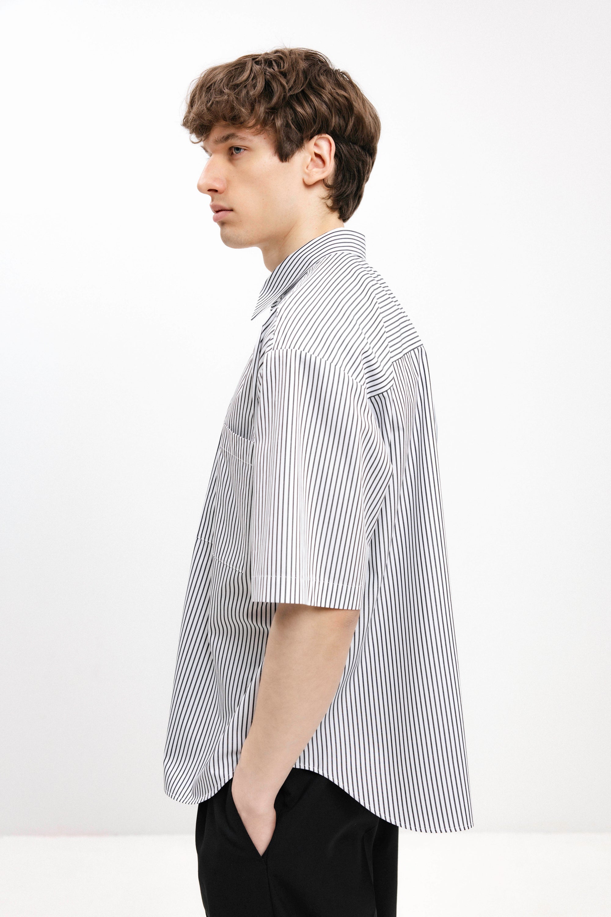 UNISEX SHORT-SLEEVE STRIPED SHIRT