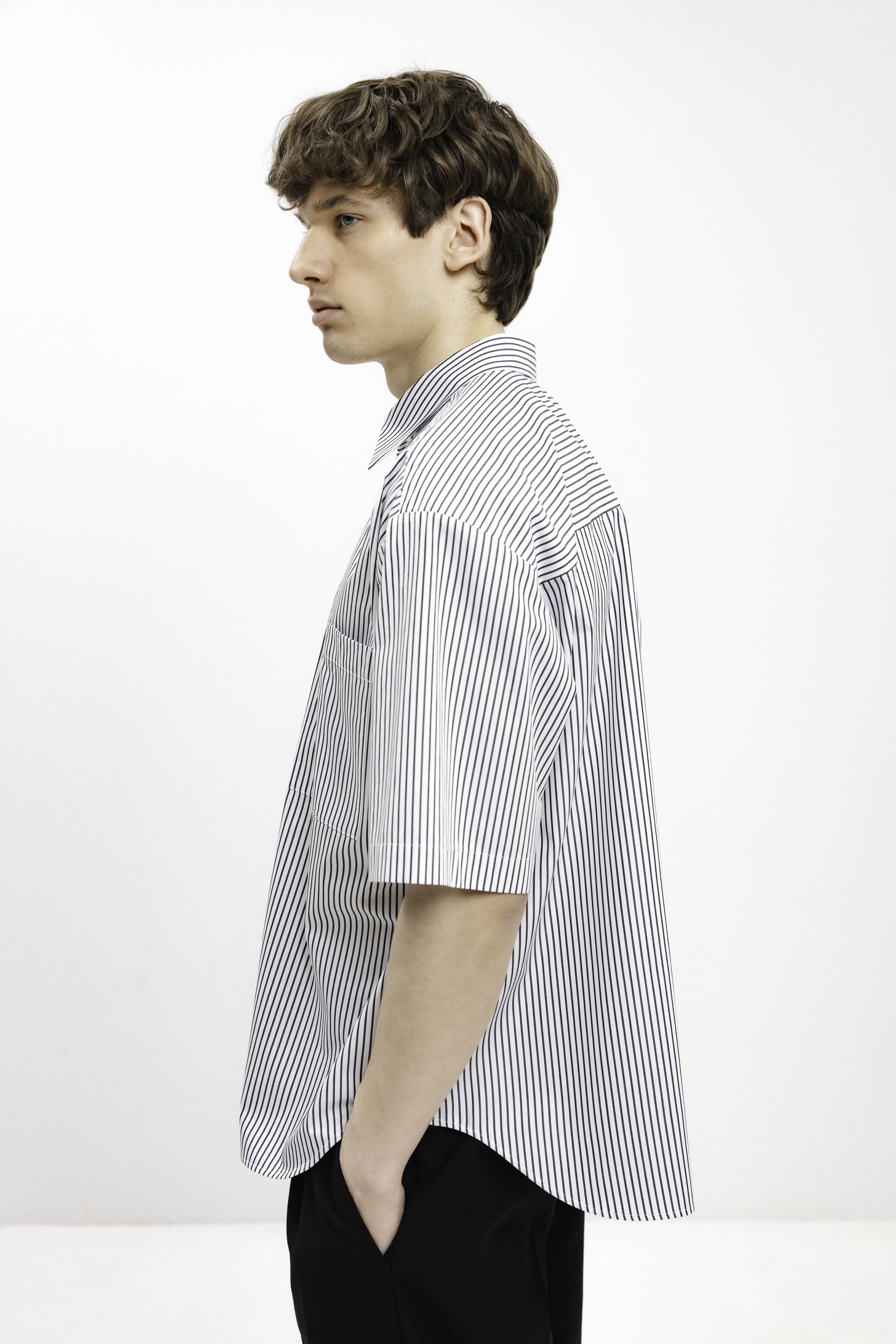 UNISEX SHORT-SLEEVE STRIPED SHIRT