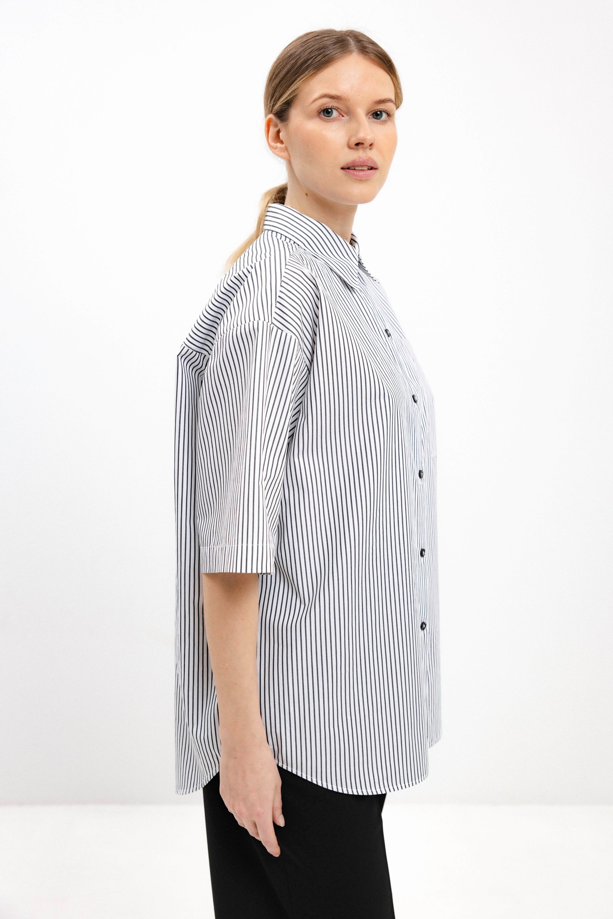 UNISEX SHORT-SLEEVE STRIPED SHIRT