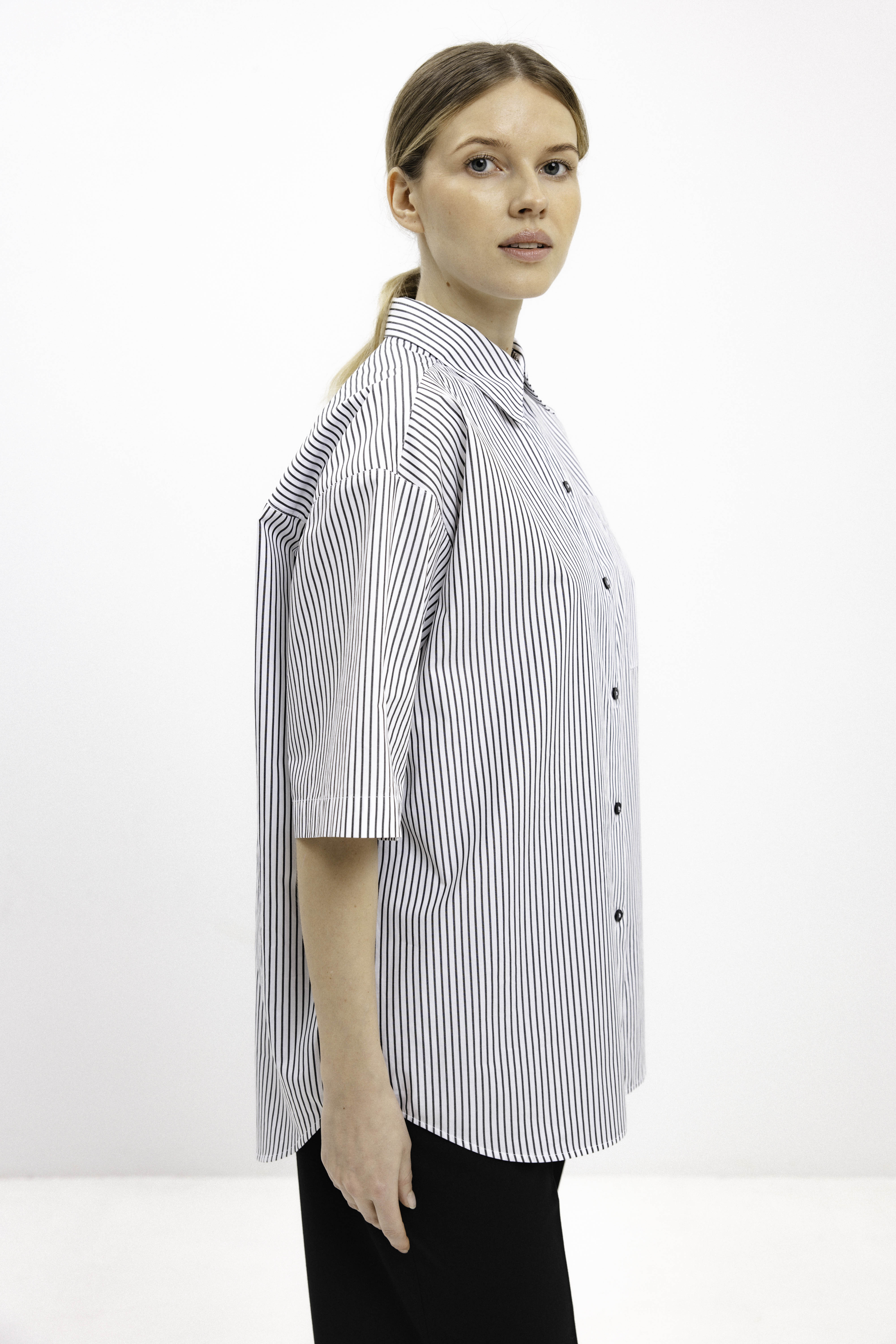 UNISEX SHORT-SLEEVE STRIPED SHIRT