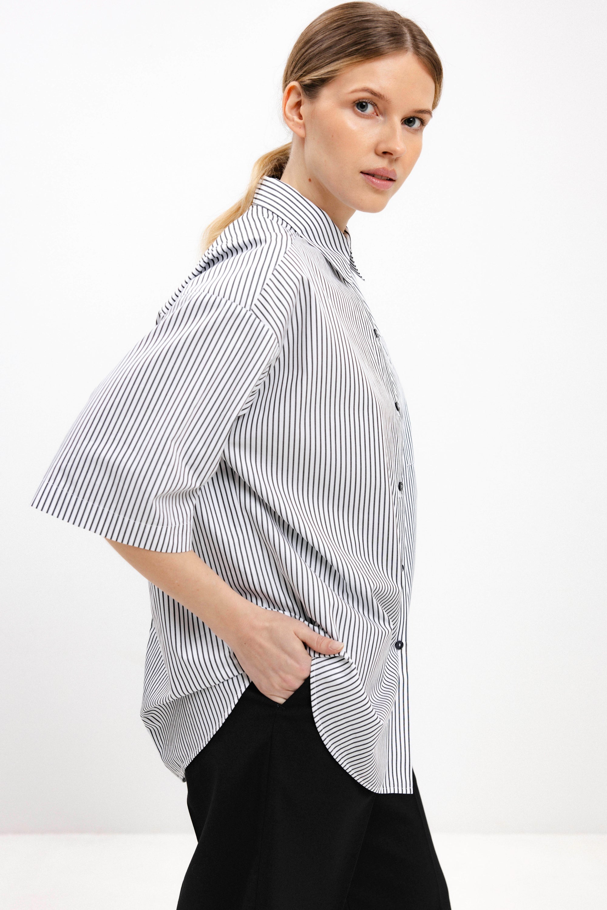 UNISEX SHORT-SLEEVE STRIPED SHIRT