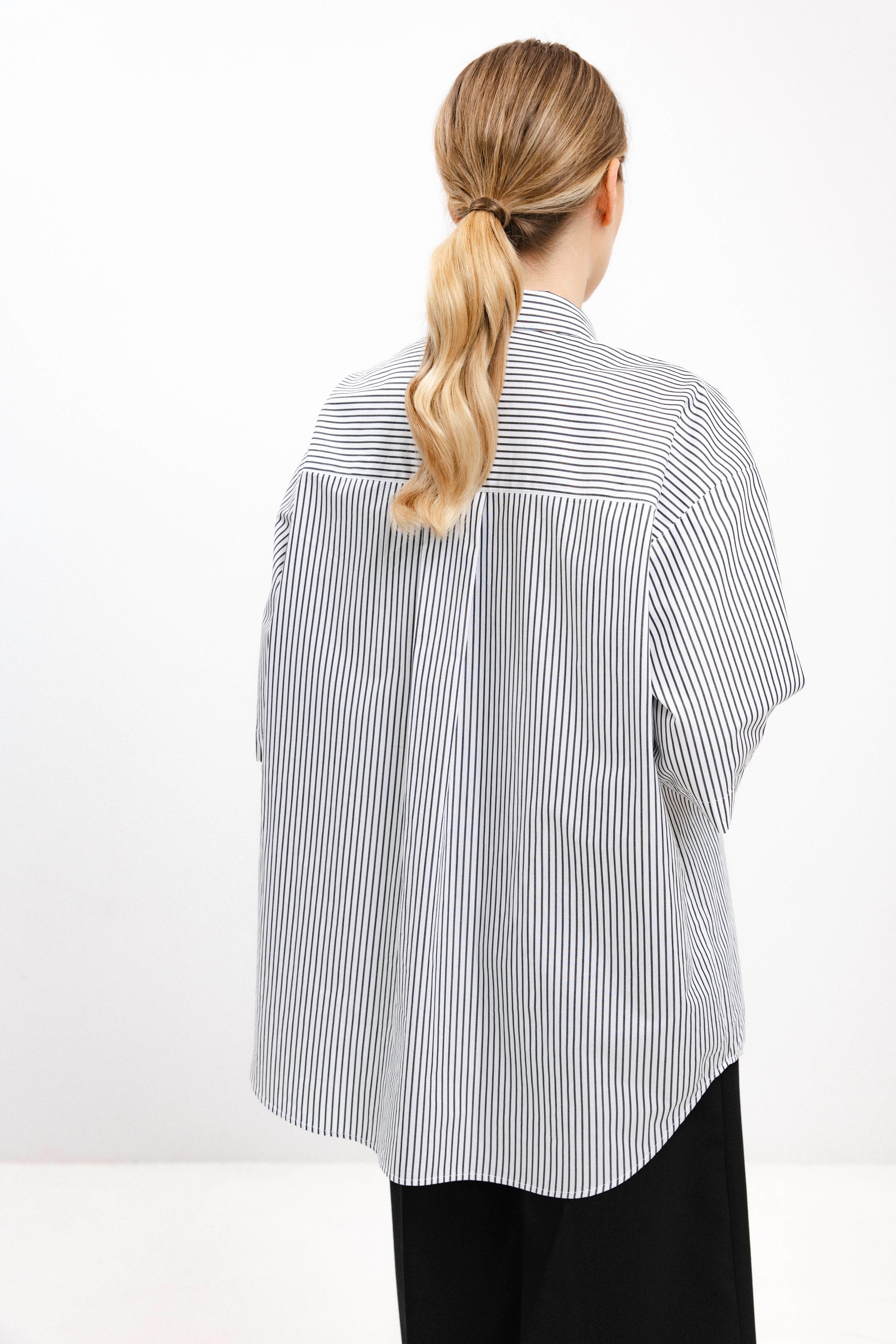 UNISEX SHORT-SLEEVE STRIPED SHIRT