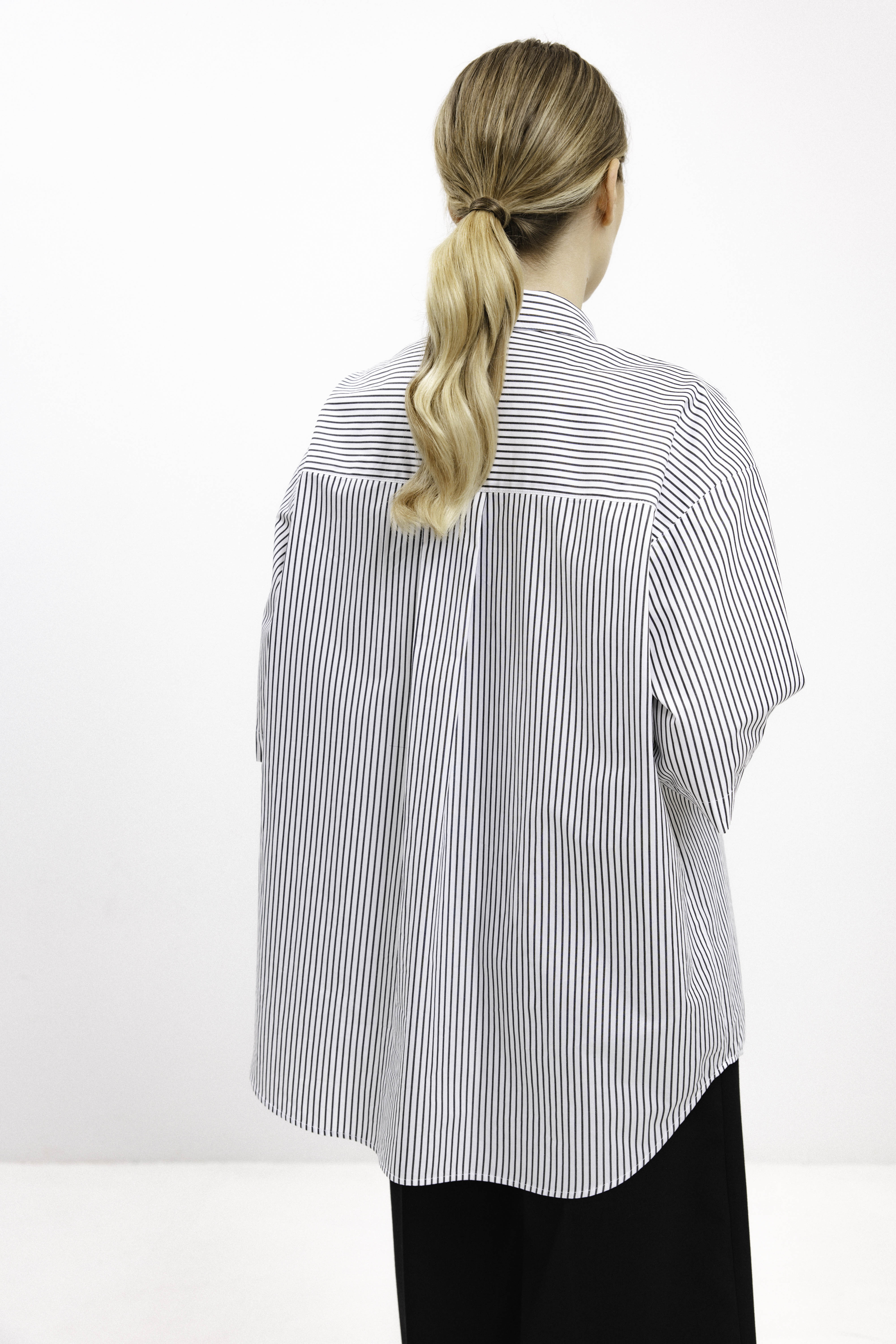 UNISEX SHORT-SLEEVE STRIPED SHIRT