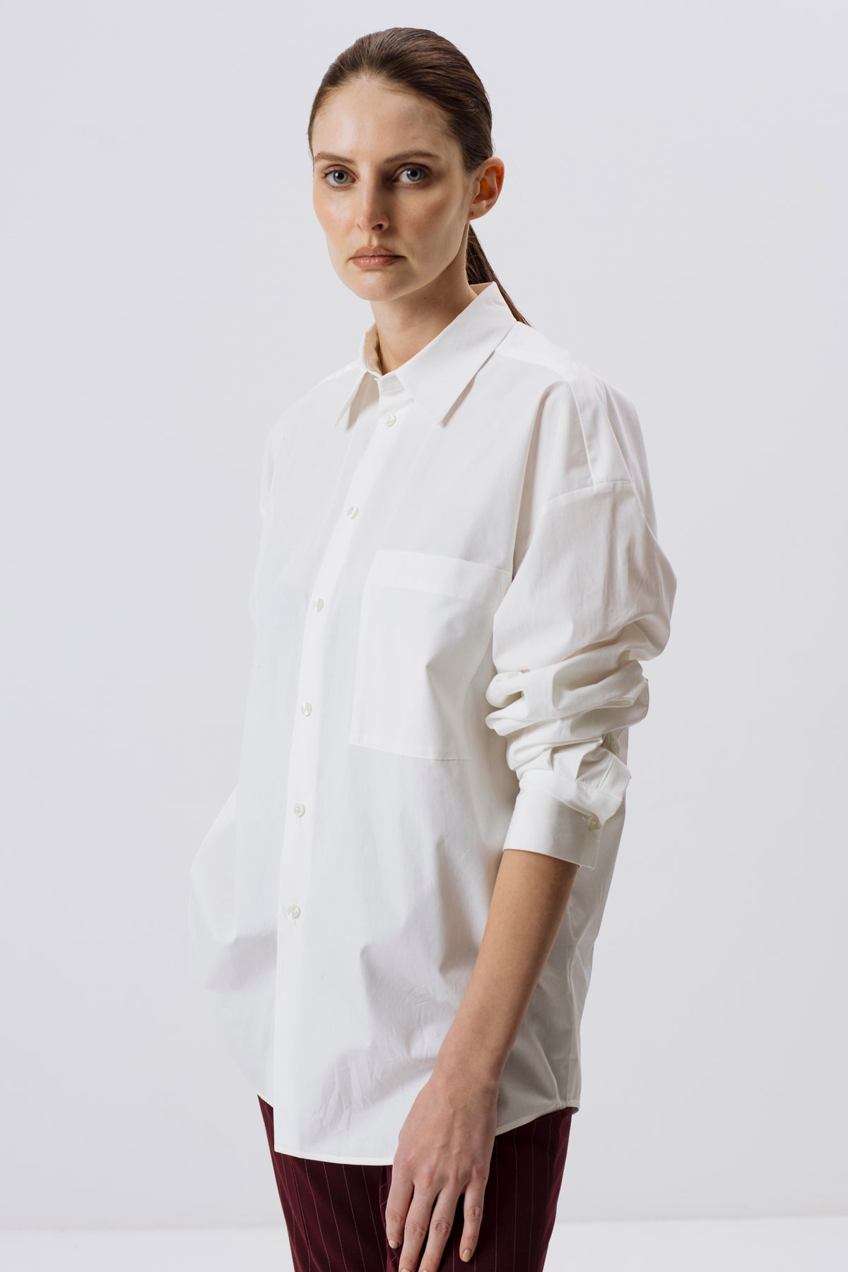 UNISEX LANGARMHEMD MIT BRAUNEN STREIFEN