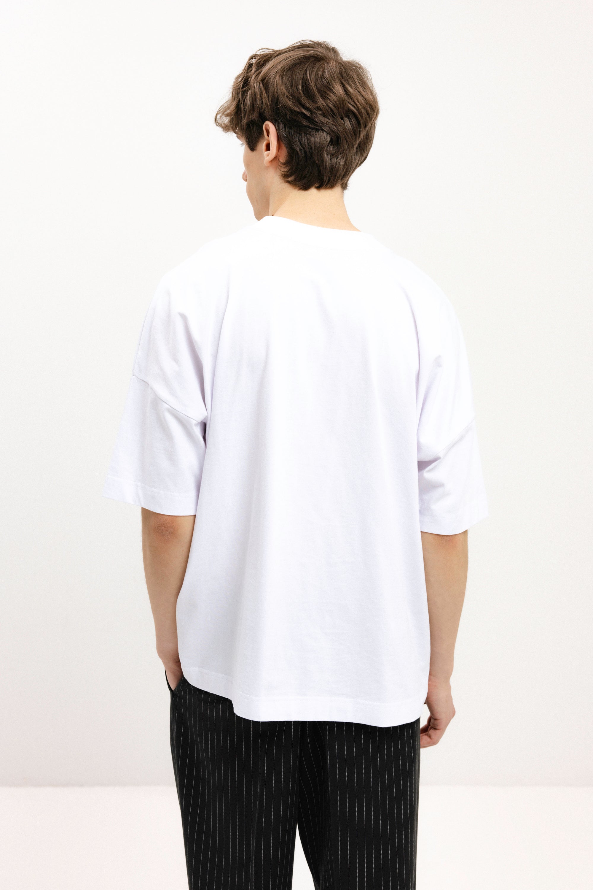 UNISEX WHITE OVERSIZED T-SHIRT