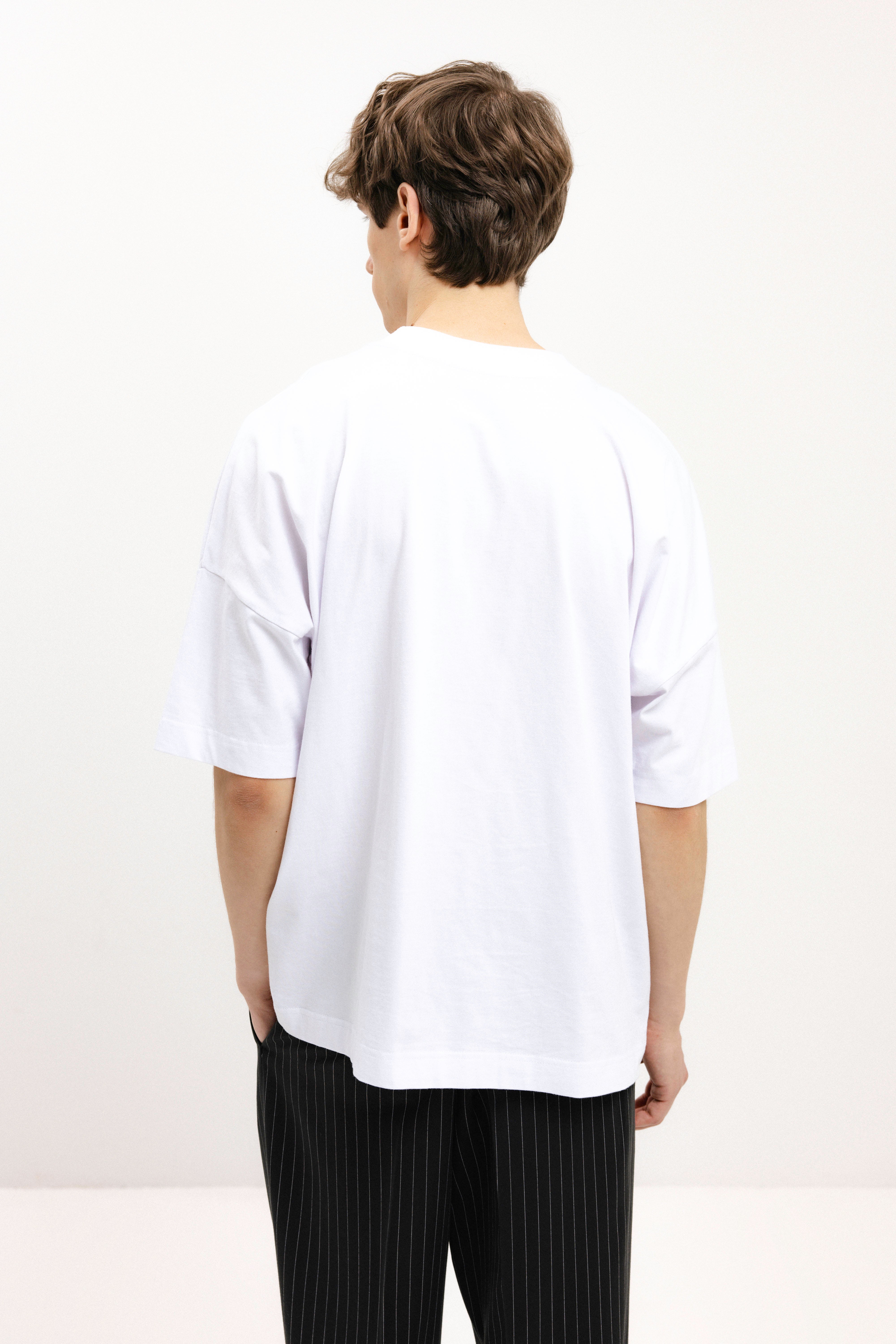 UNISEX WHITE OVERSIZED T-SHIRT