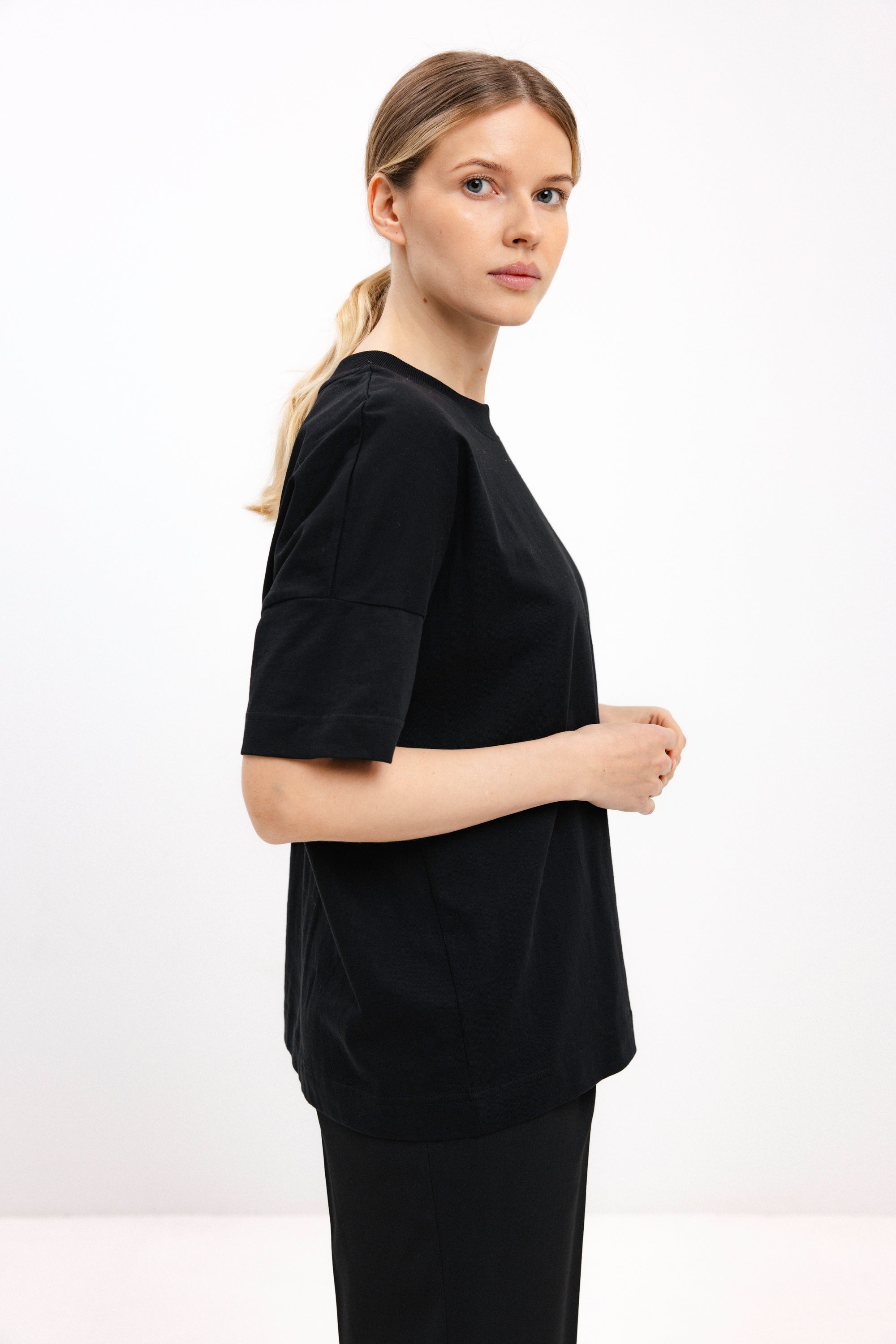 UNISEX BLACK OVERSIZED T-SHIRT