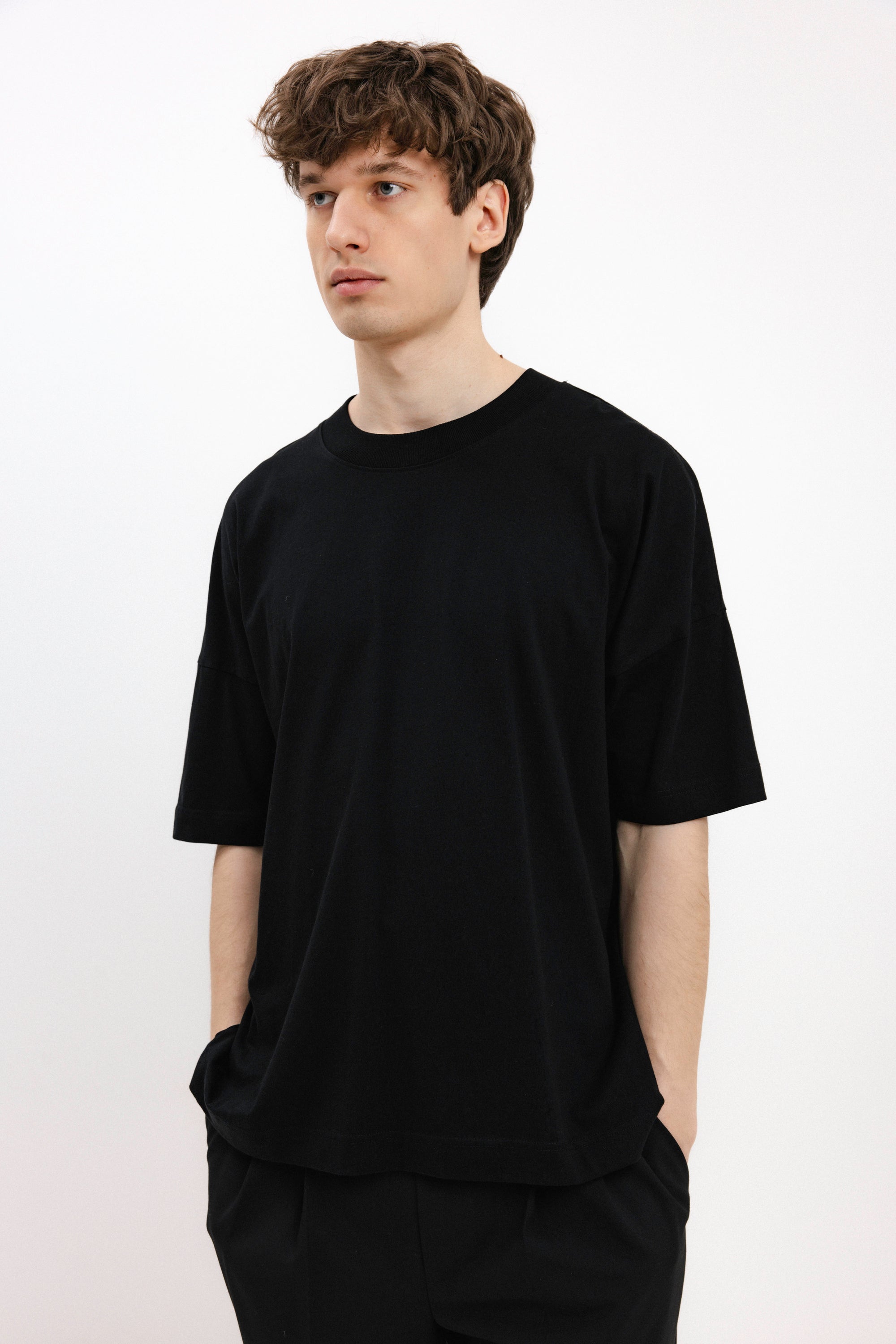 UNISEX BLACK OVERSIZED T-SHIRT