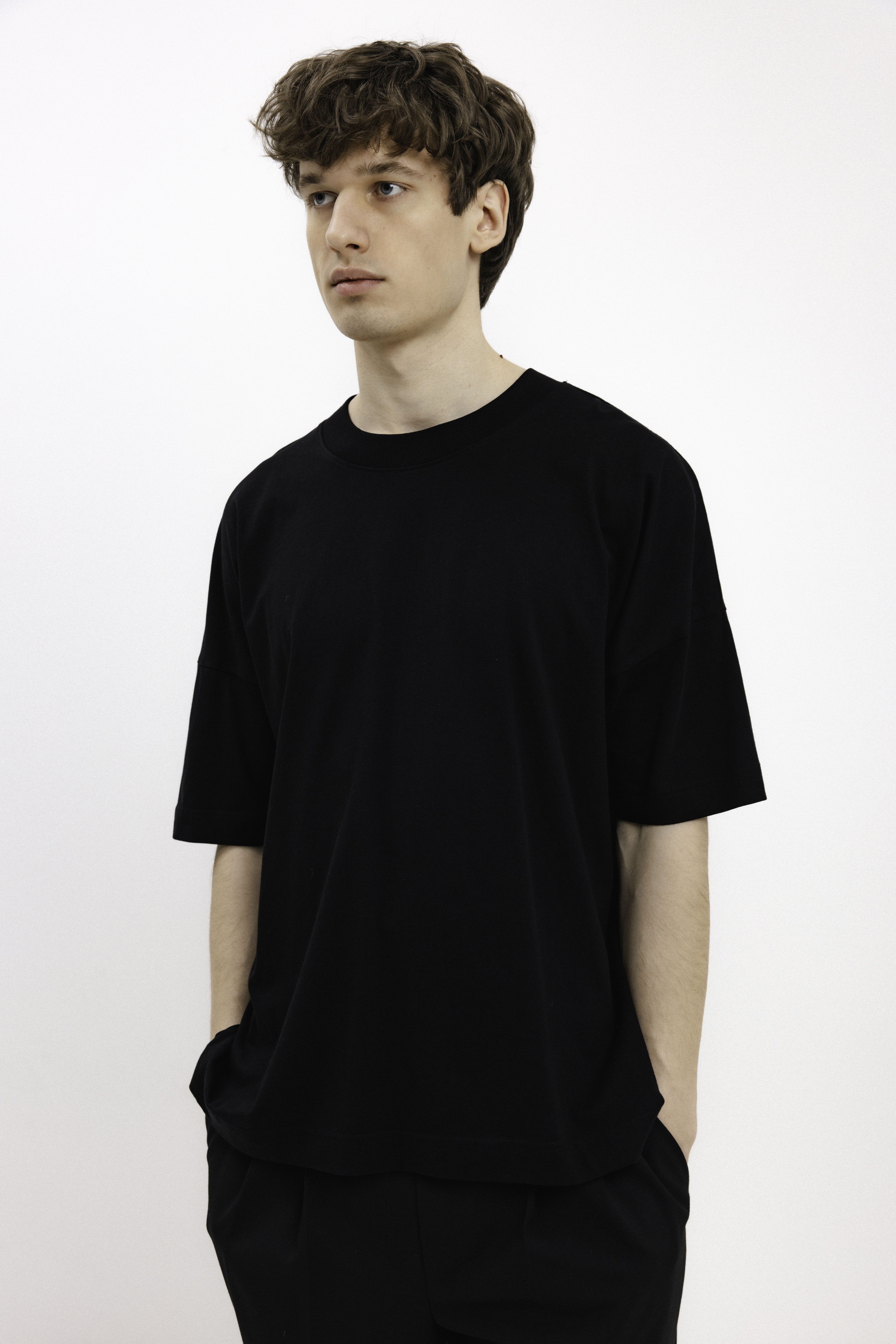 UNISEX BLACK OVERSIZED T-SHIRT