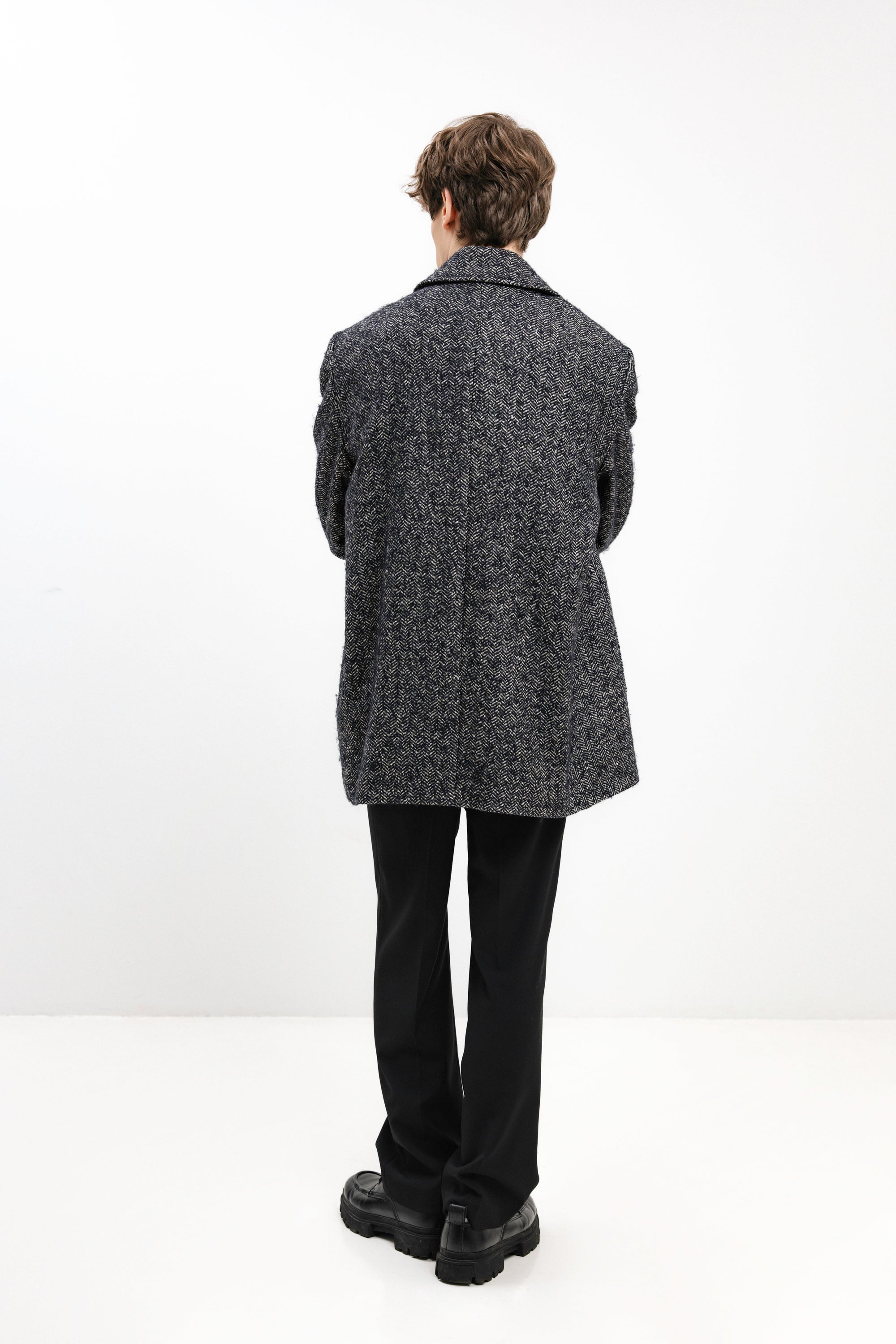 UNISEX DOUBLE-BREASTED WOOL COAT IN HERRINGBONE PATTERN
