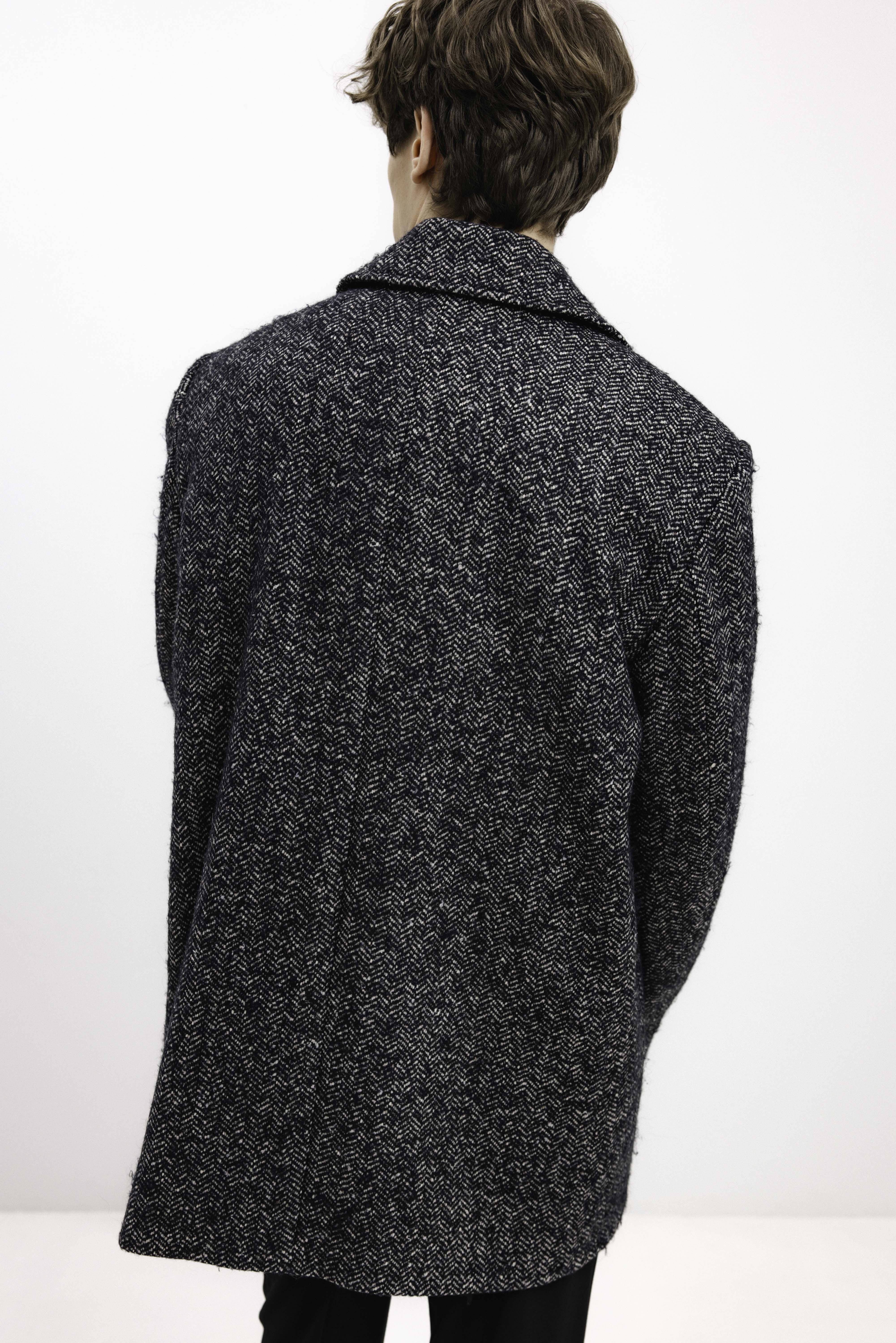 UNISEX DOUBLE-BREASTED WOOL COAT IN HERRINGBONE PATTERN