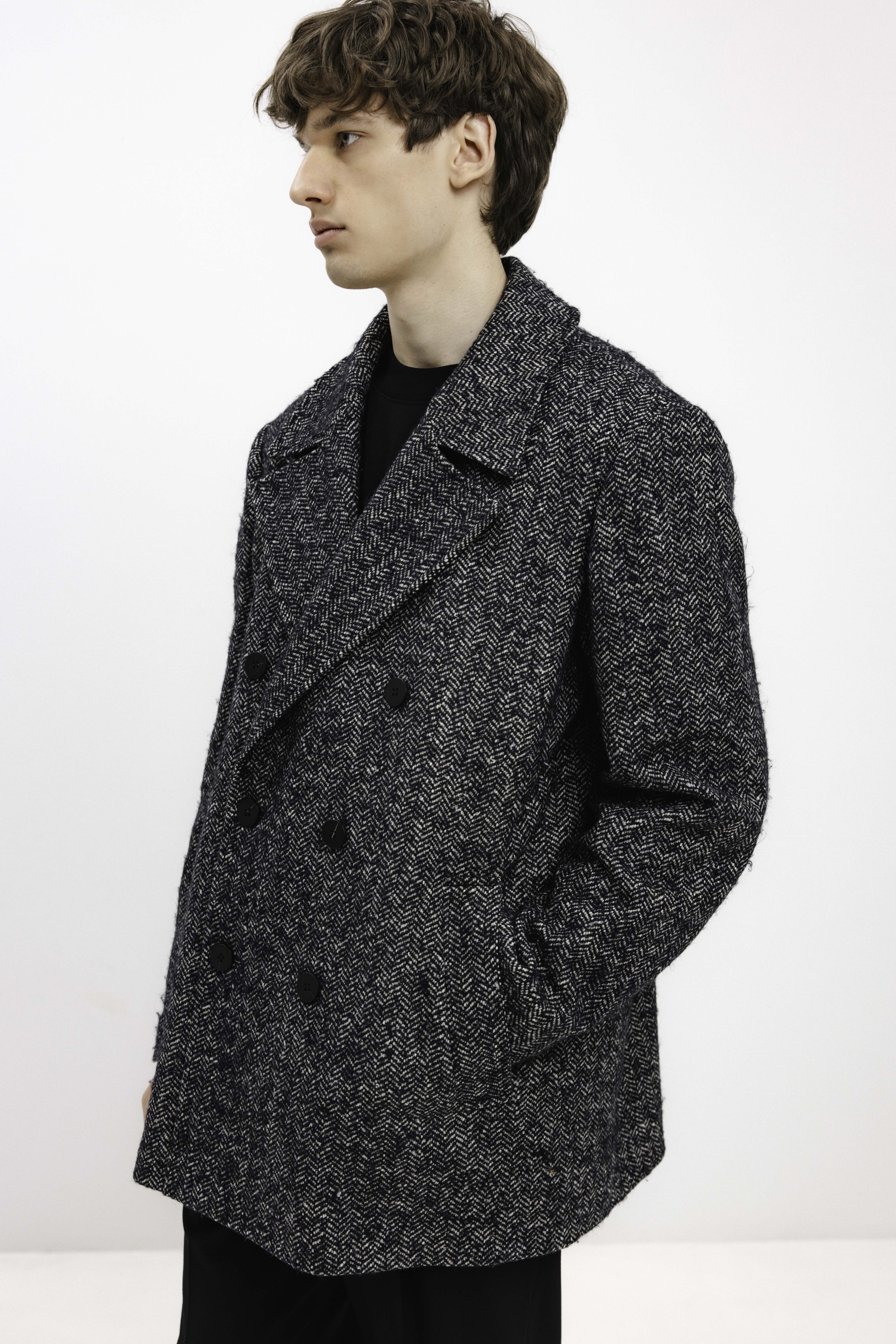 UNISEX DOUBLE-BREASTED WOOL COAT IN HERRINGBONE PATTERN