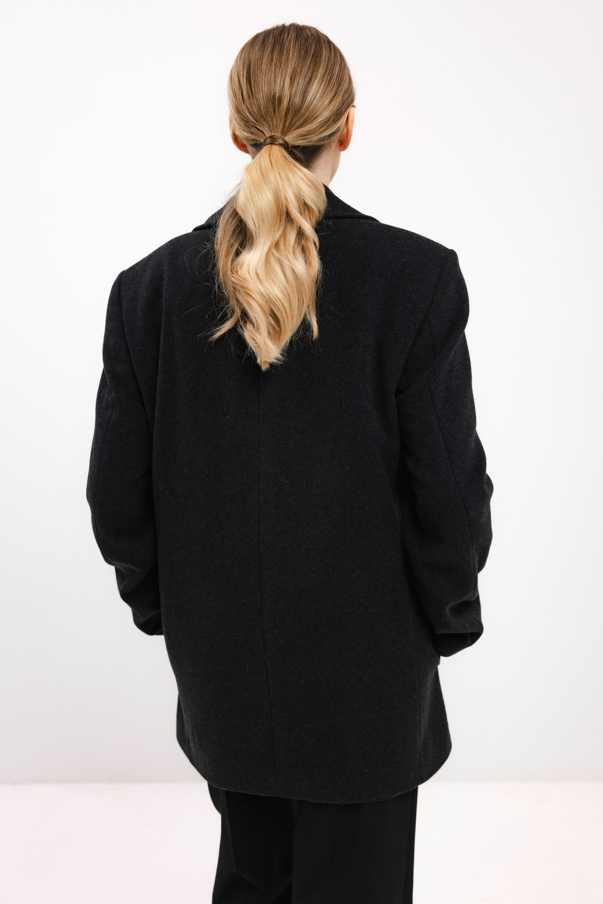 UNISEX ANTRACITO SPALVOS DVIEILIS PALTAS SU VILNA