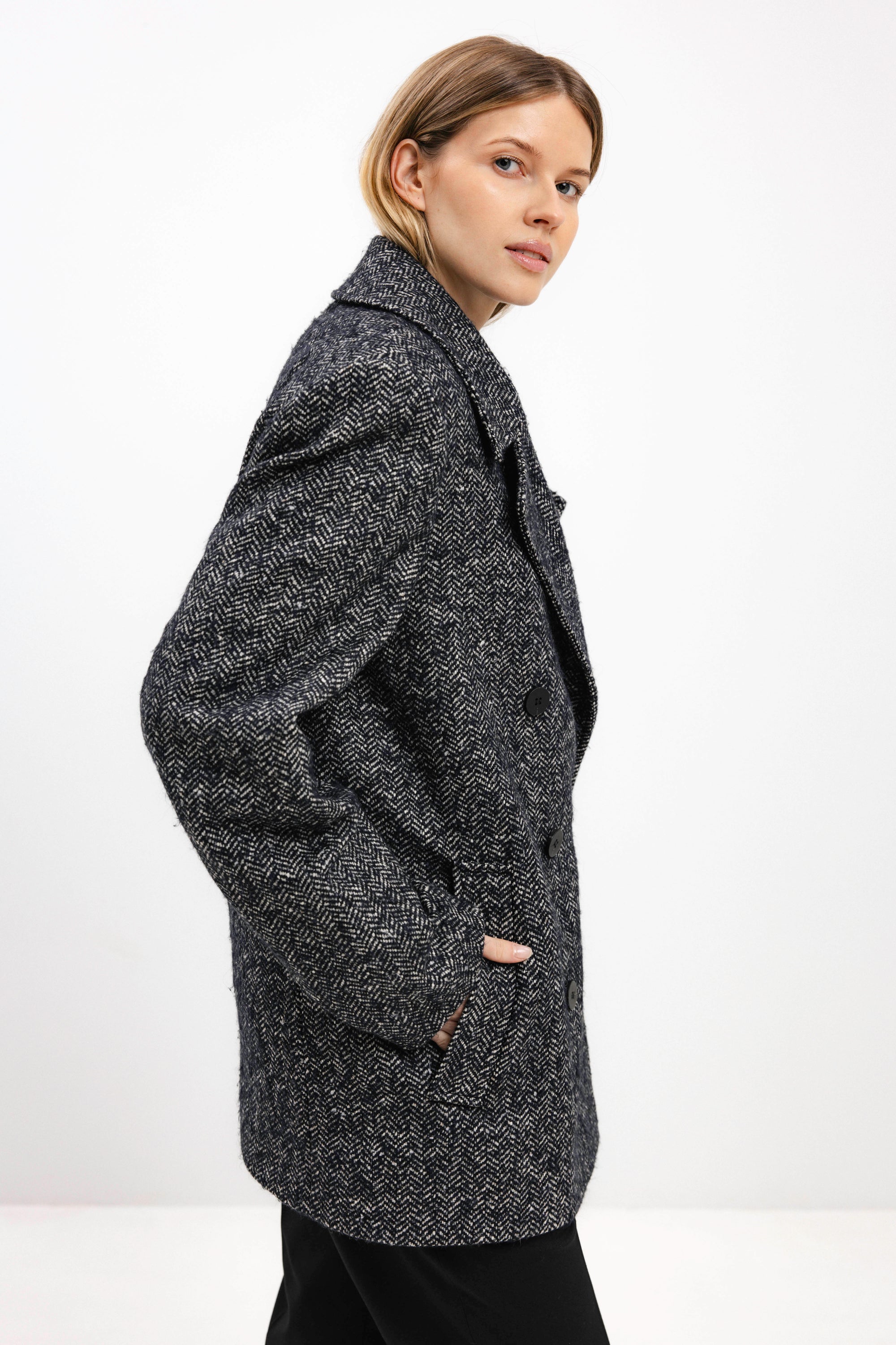 UNISEX DOUBLE-BREASTED WOOL COAT IN HERRINGBONE PATTERN